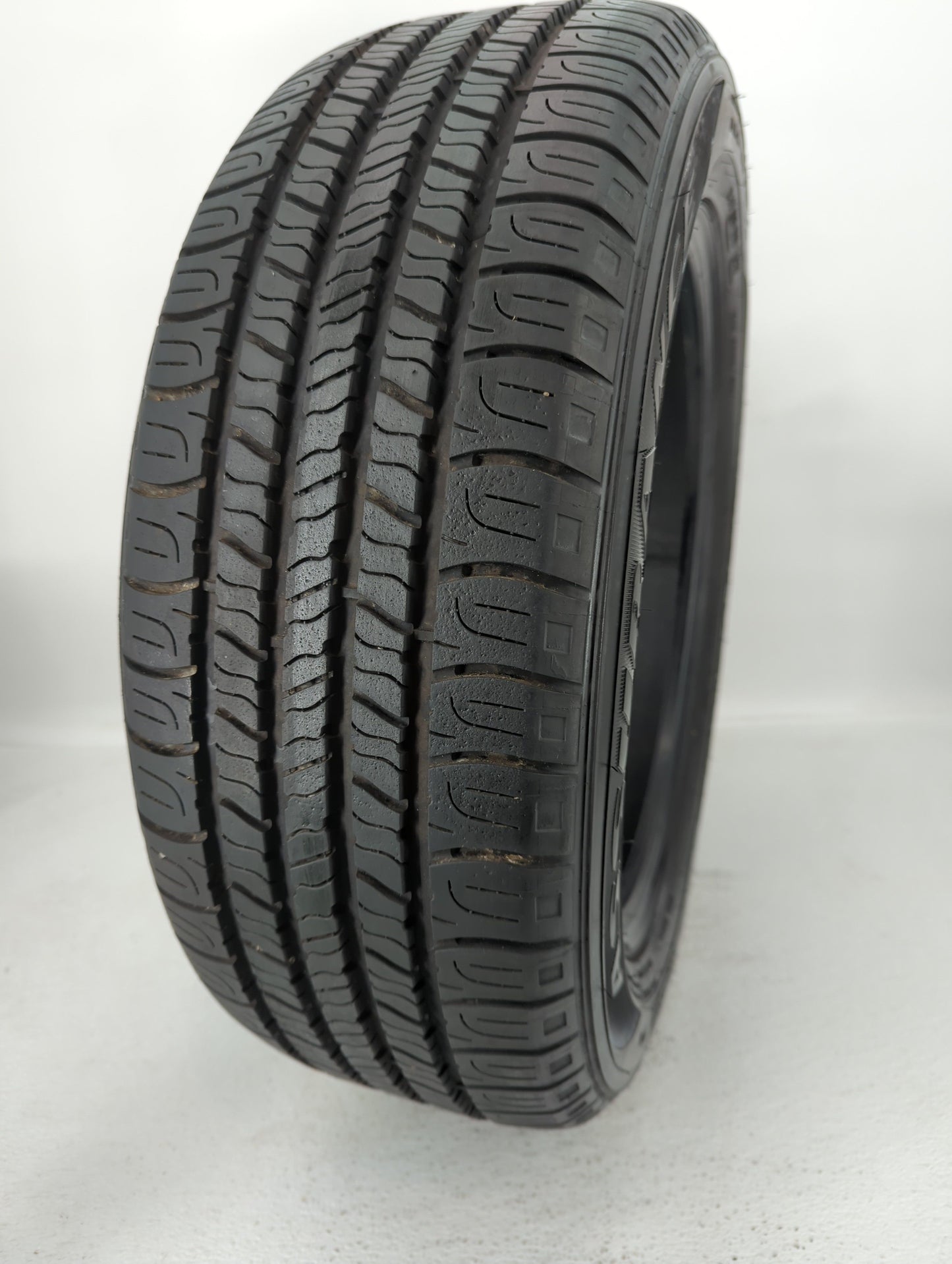 Used Tire 205/55R16 GOODYEAR ASSURANCE ALL-SEASON 91H All Season - 9.5/32 - Oemusedautoparts1.com