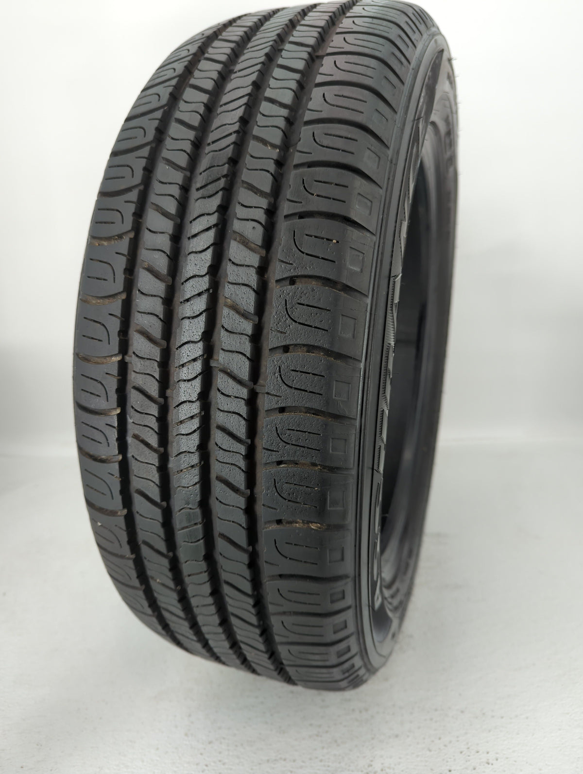 Used Tire 205/55R16 GOODYEAR ASSURANCE ALL-SEASON 91H All Season - 9.5/32 - Oemusedautoparts1.com
