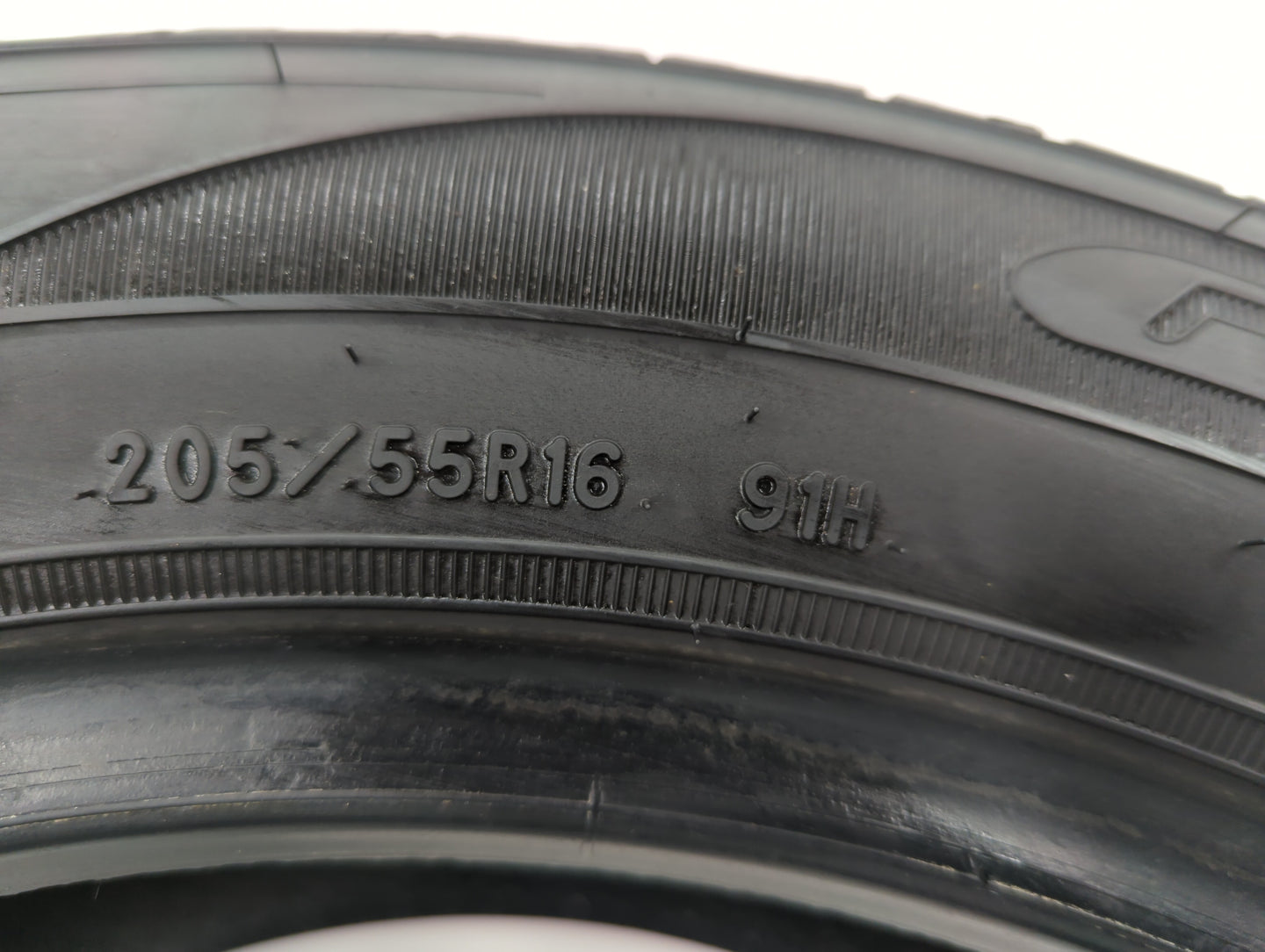 Used Tire 205/55R16 GOODYEAR ASSURANCE ALL-SEASON 91H All Season - 9.5/32 - Oemusedautoparts1.com