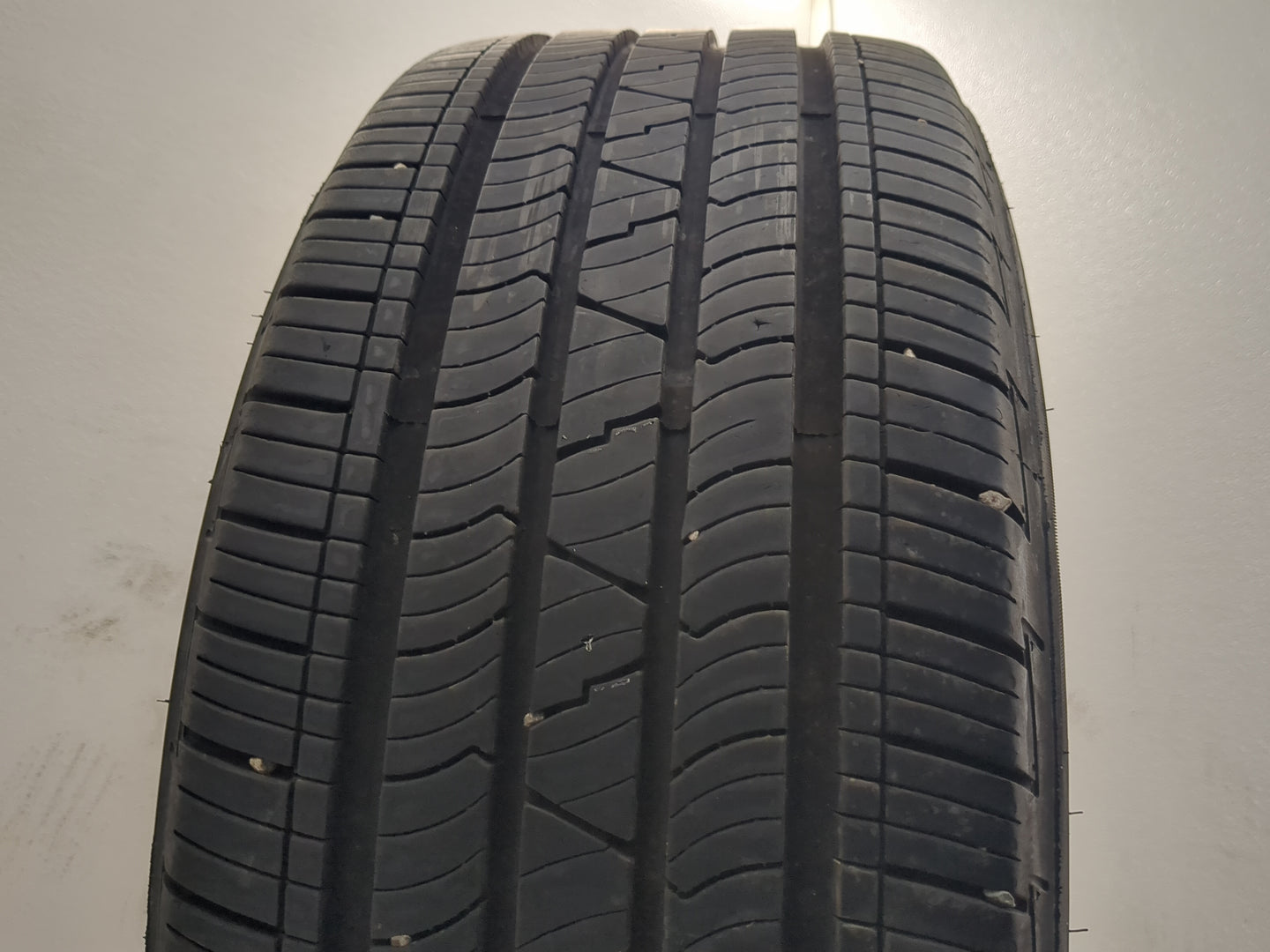 Used Tire 215/55R17 MASTERCRAFT COURSER QUEST 94V - Tread Depth 9.5/32 - Oemusedautoparts1.com