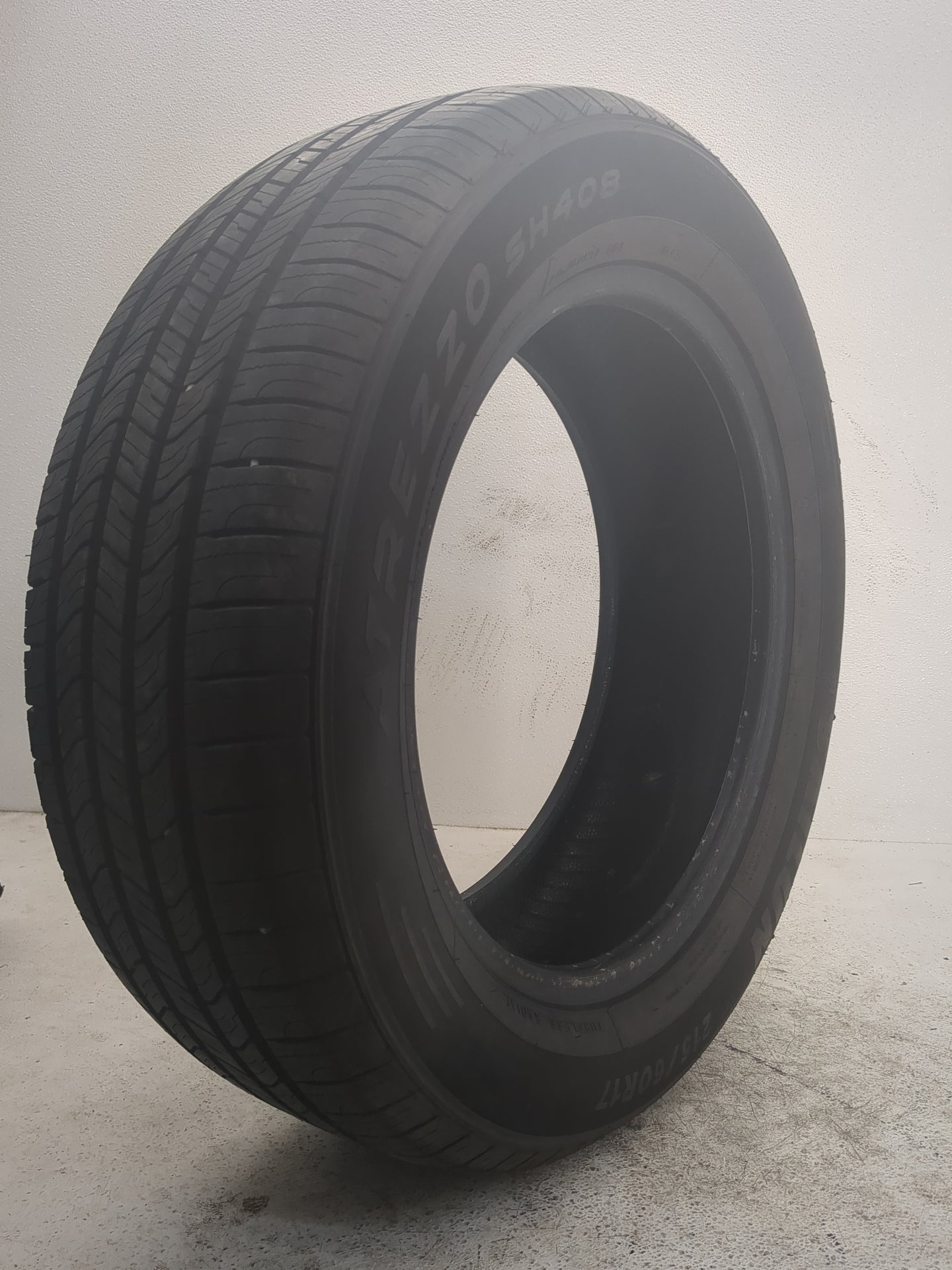 Used Tire 215/60R17 SAILUN ATREZZO SH408 96T - Tread Depth 8.5/32 - Oemusedautoparts1.com