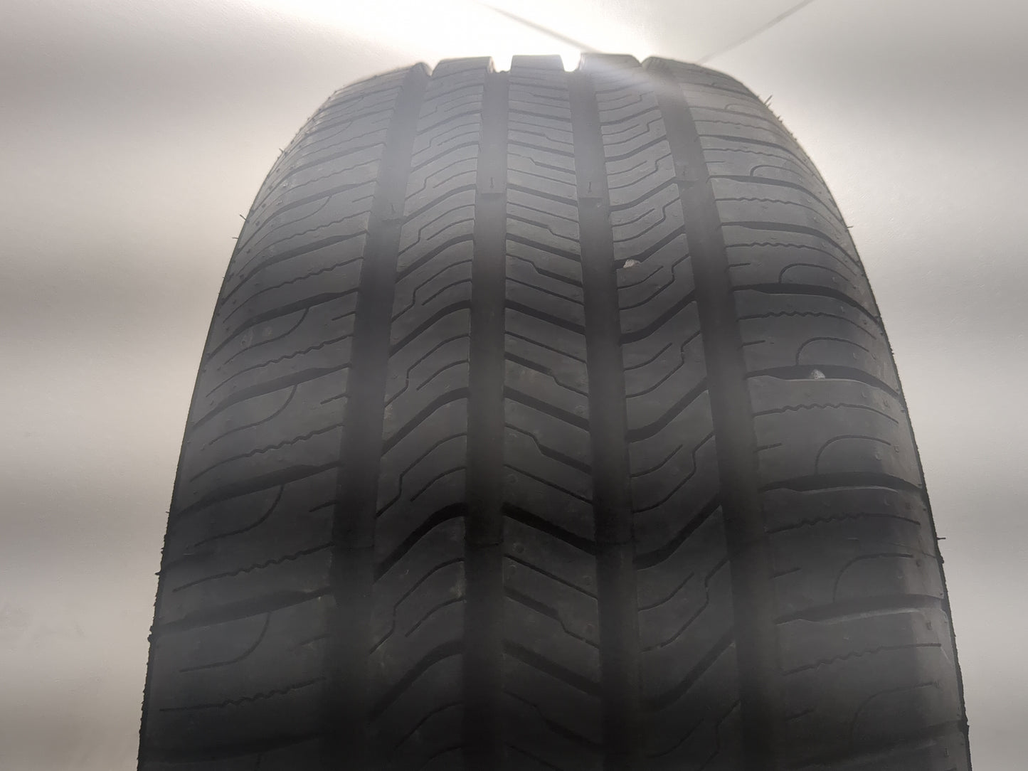 Used Tire 215/60R17 SAILUN ATREZZO SH408 96T - Tread Depth 8.5/32 - Oemusedautoparts1.com