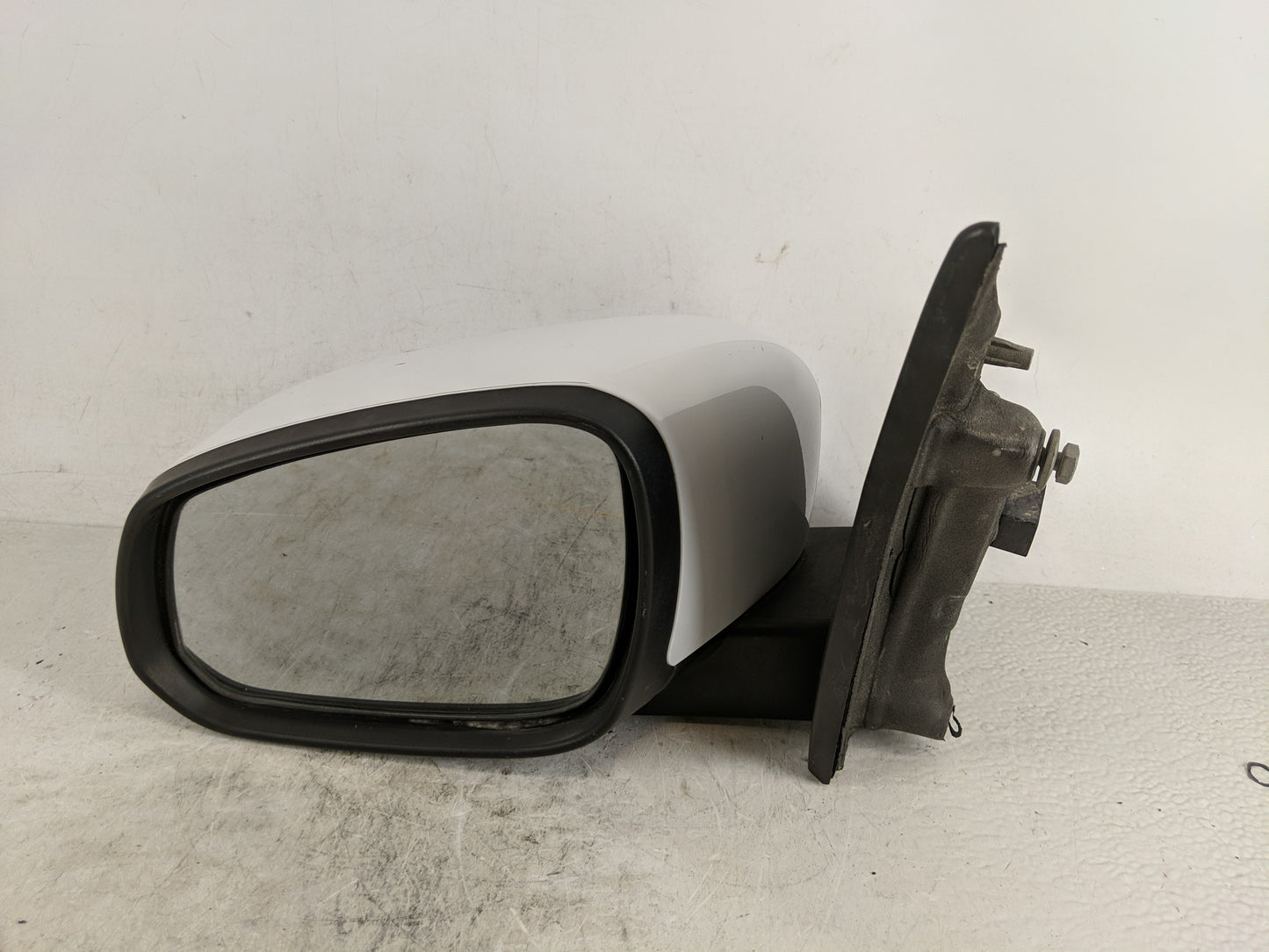 Passenger Right Side View Manual Door Mirror - Oemusedautoparts1.com