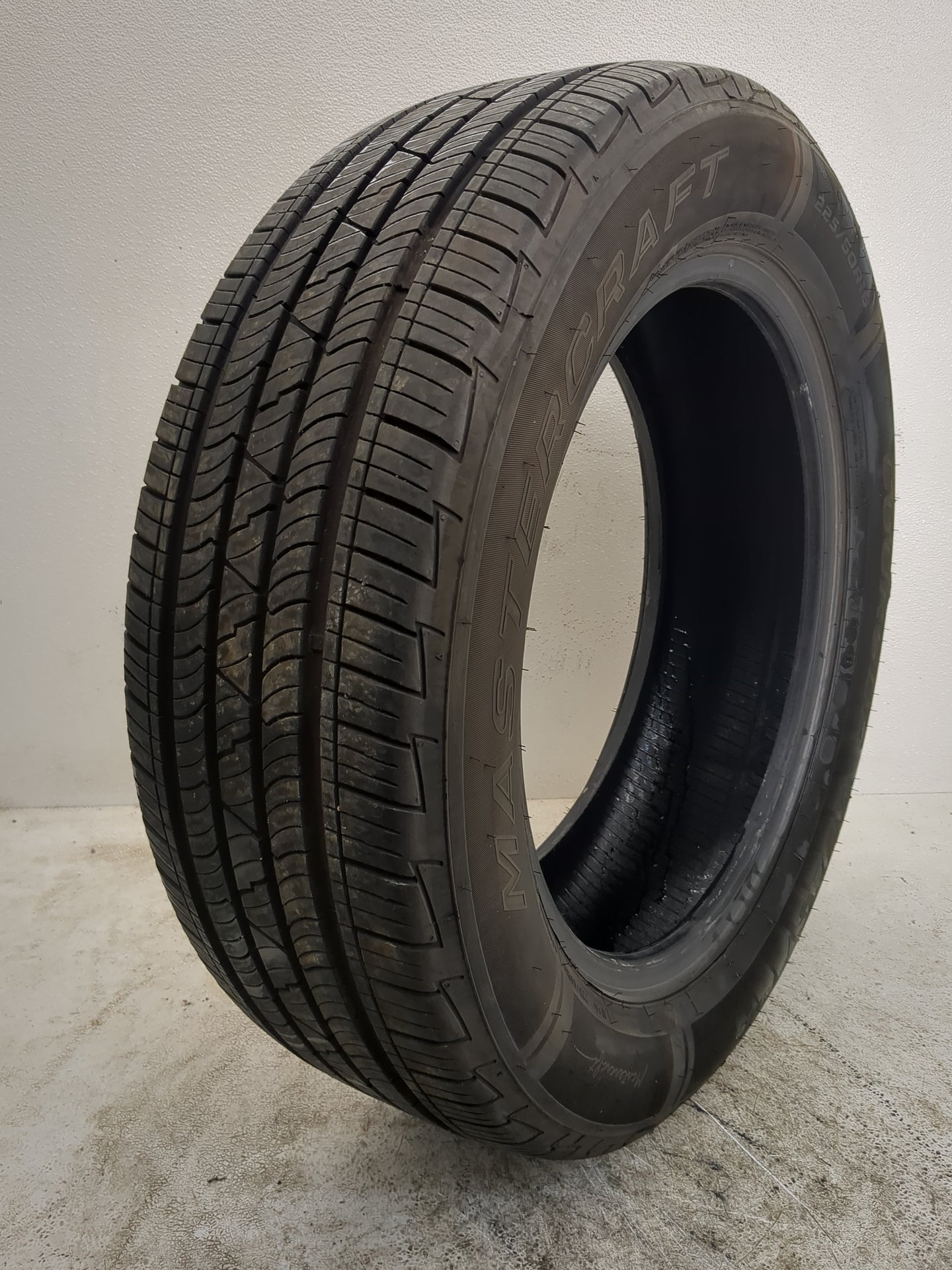 Used Tire 225/60R18 MASTERCRAFT COURSER QUEST PLUS 100H - Tread Depth 9.5/32 - Oemusedautoparts1.com
