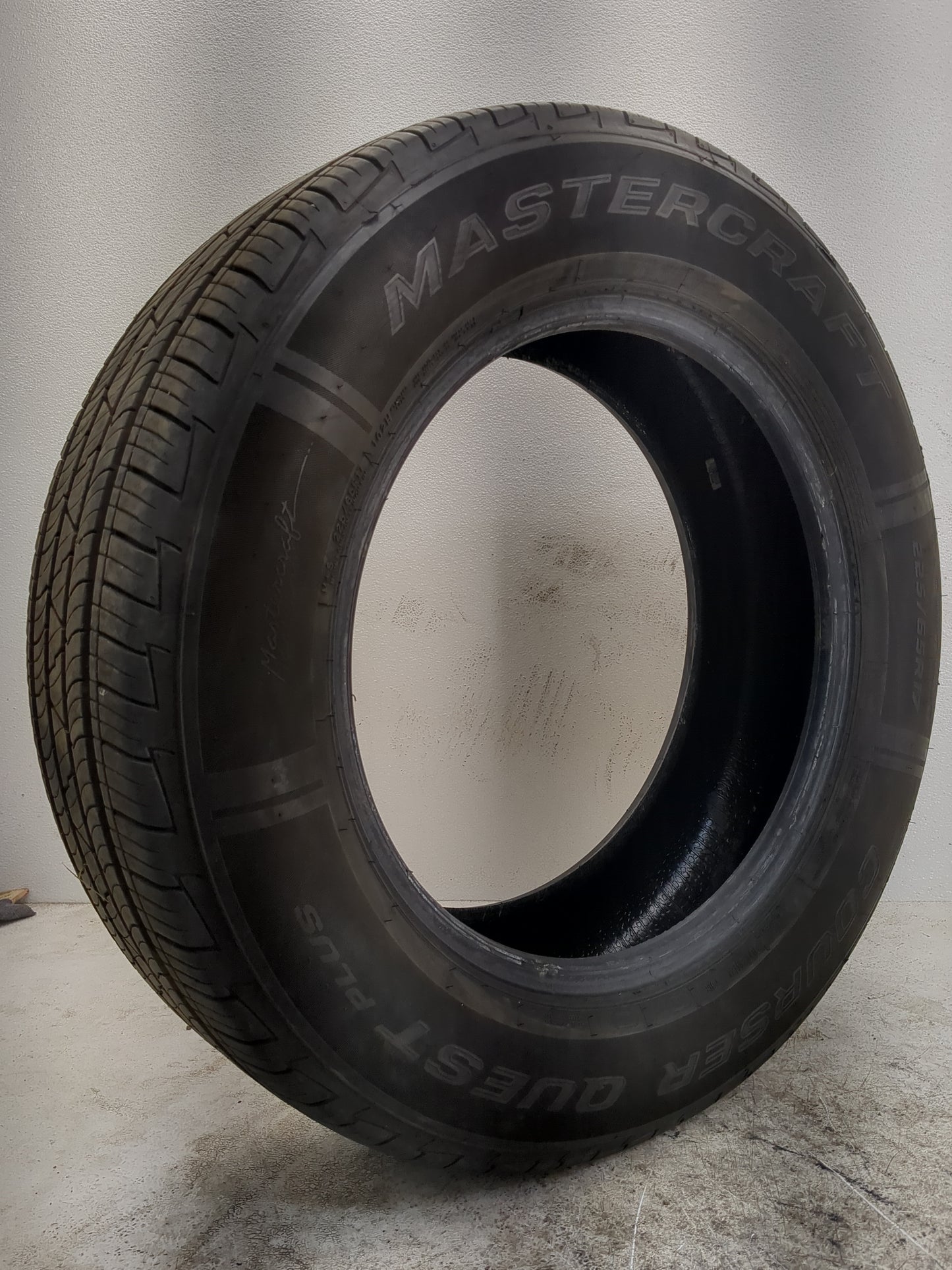 Used Tire 225/65R17 MASTERCRAFT COURSER QUEST PLUS 102H - Tread Depth 9/32 - Oemusedautoparts1.com
