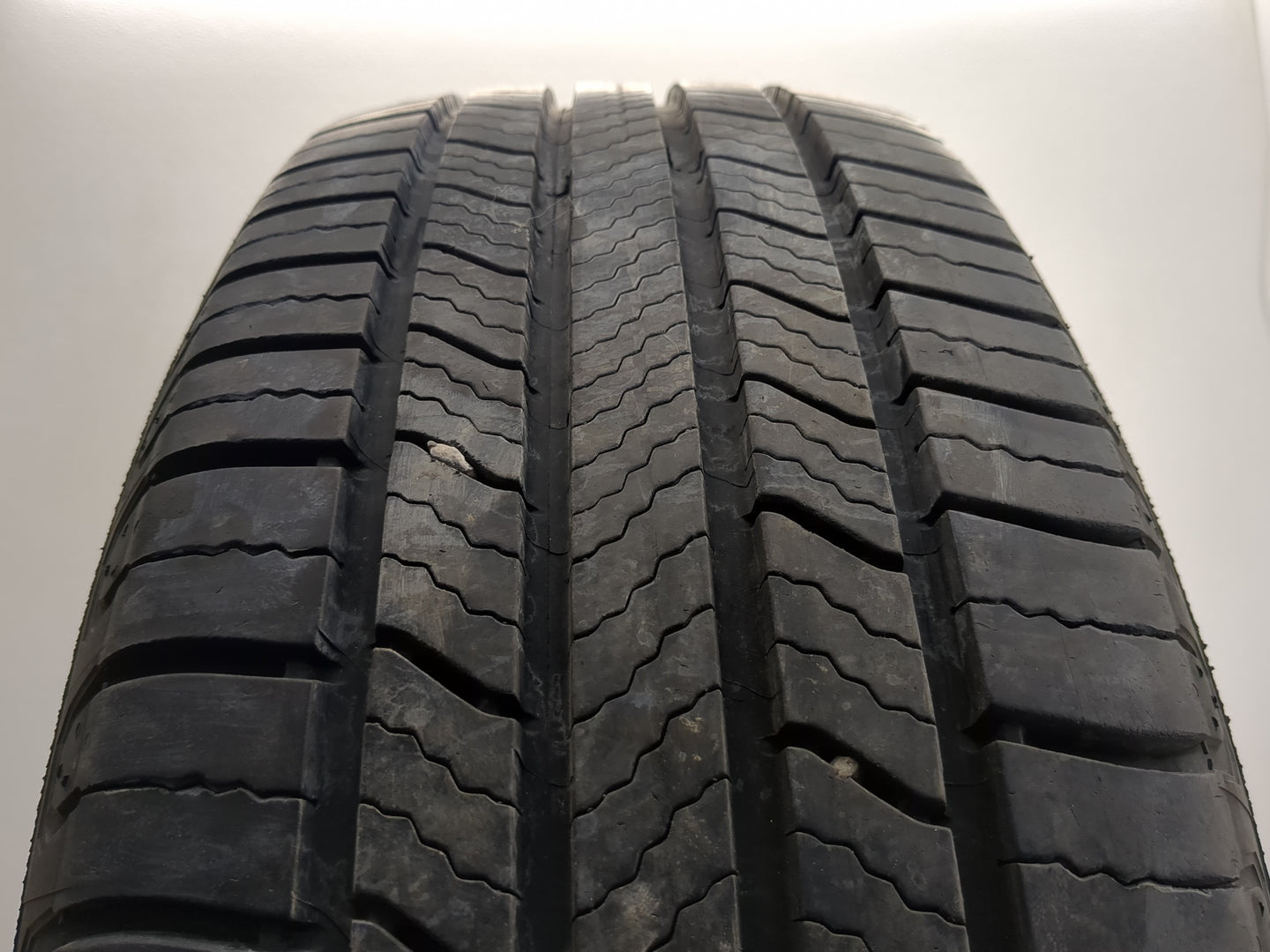 Used Tire 225/65R17 MICHELIN DEFENDER 2 102H - Tread Depth 8.5/32 - Oemusedautoparts1.com