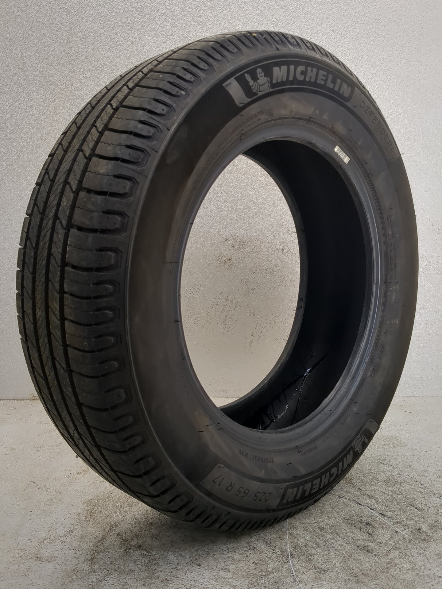 Used Tire 225/65R17 MICHELIN DEFENDER 2 102H - Tread Depth 9/32 - Oemusedautoparts1.com