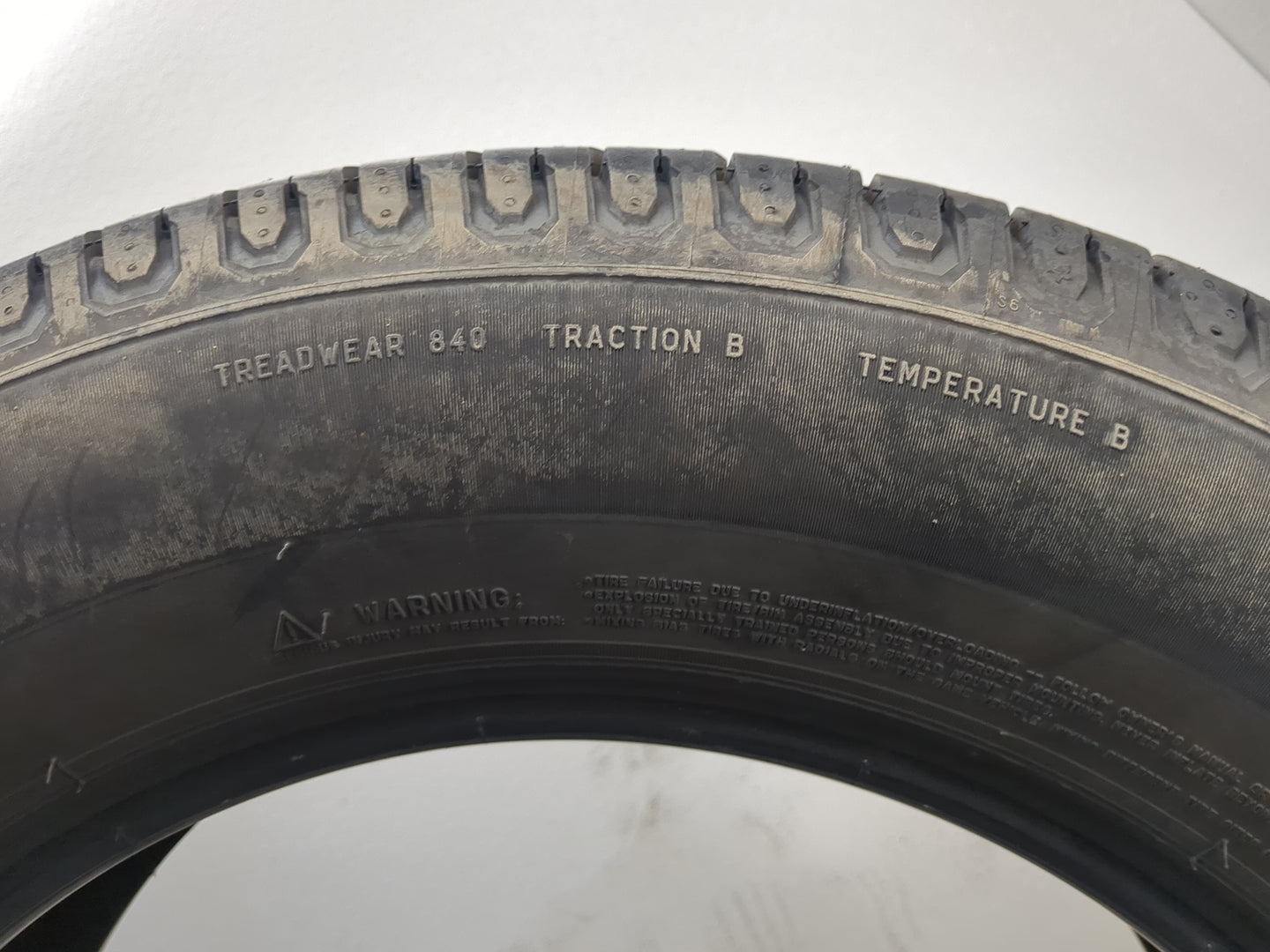 Used Tire 225/65R17 MICHELIN DEFENDER 2 102H - Tread Depth 9/32 - Oemusedautoparts1.com