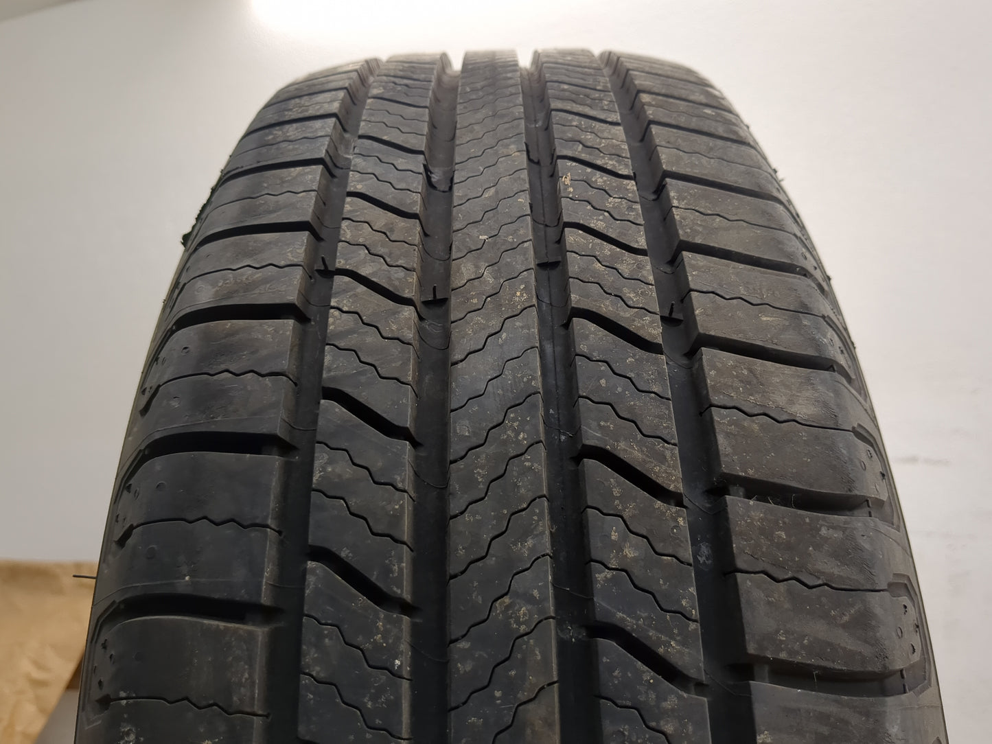 Used Tire 225/65R17 MICHELIN DEFENDER 2 102H - Tread Depth 9/32 - Oemusedautoparts1.com