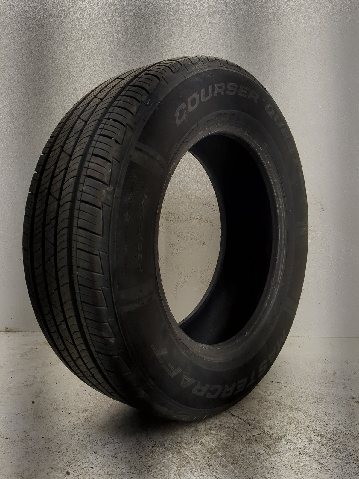 Used Tire 235/65R17 MASTERCRAFT COURSER QUEST 104H - Tread Depth 9/32 - Oemusedautoparts1.com
