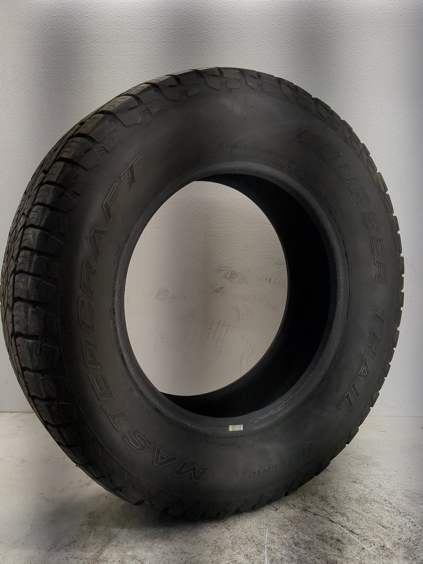 Used Tire 275/65R18 MASTERCRAFT COURSER TRAIL 116T - Tread Depth 10/32 - Oemusedautoparts1.com