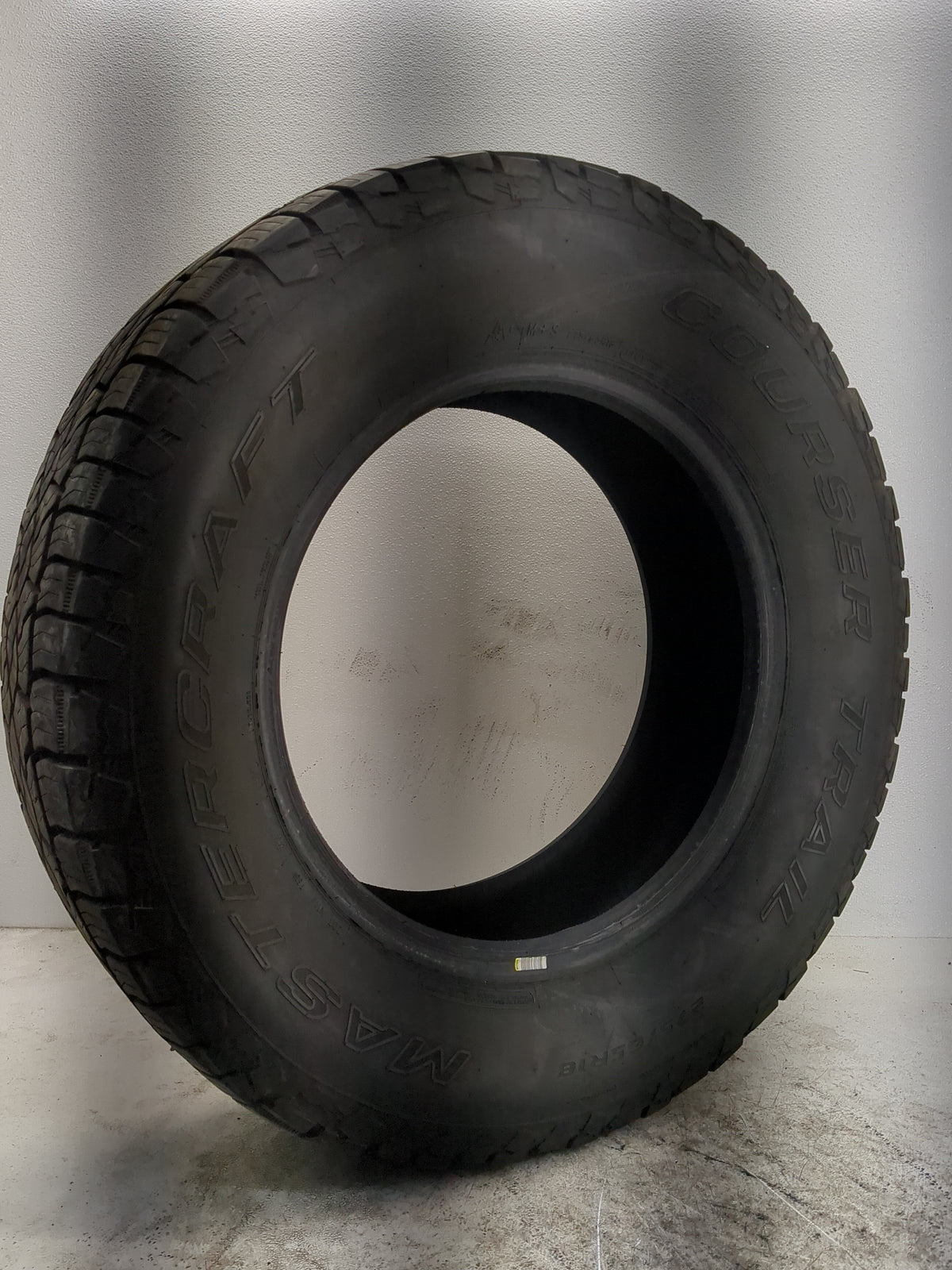 Used Tire 275/65R18 MASTERCRAFT COURSER TRAIL 116T - Tread Depth 10/32 - Oemusedautoparts1.com