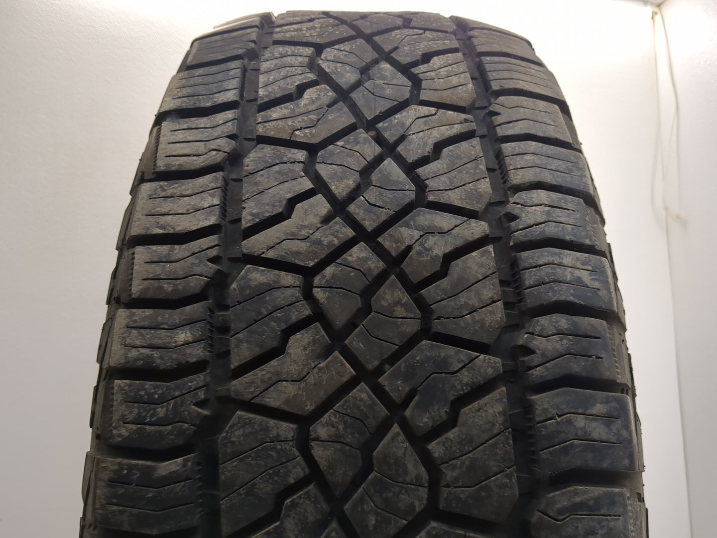Used Tire 275/65R18 MASTERCRAFT COURSER TRAIL 116T - Tread Depth 10/32 - Oemusedautoparts1.com