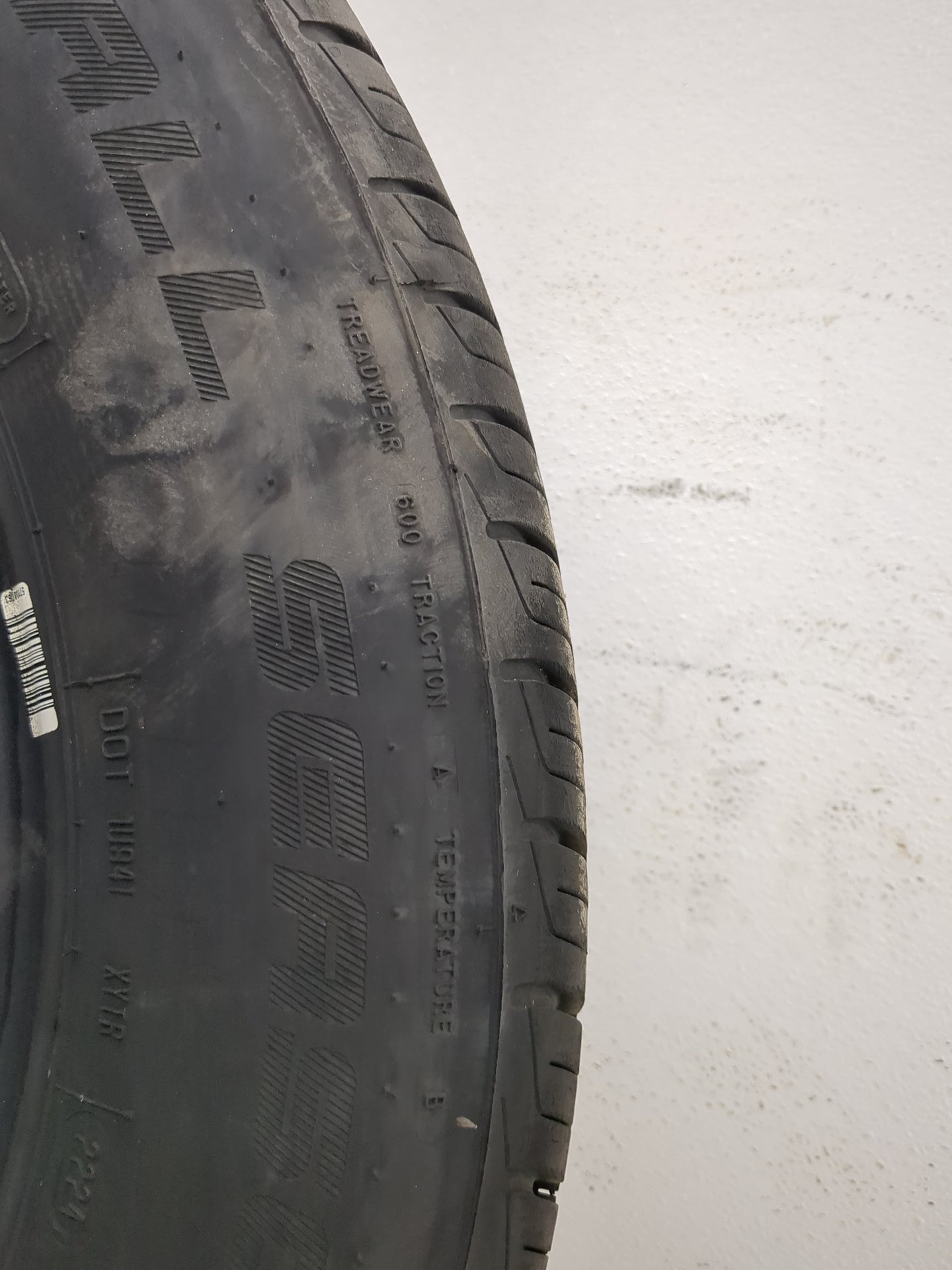 Used Tire 225/60R17 ARIZONIAN SILVER EDITION ALL SEASON 99H - Tread Depth 9/32 - Oemusedautoparts1.com