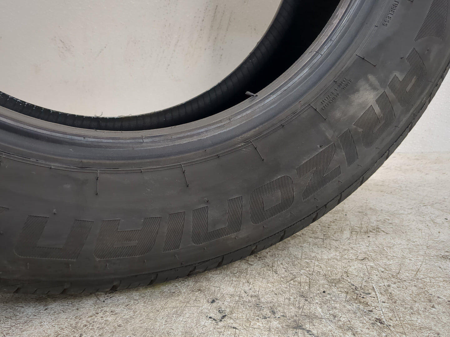 Used Tire 225/60R17 ARIZONIAN SILVER EDITION ALL SEASON 99H - Tread Depth 9/32 - Oemusedautoparts1.com