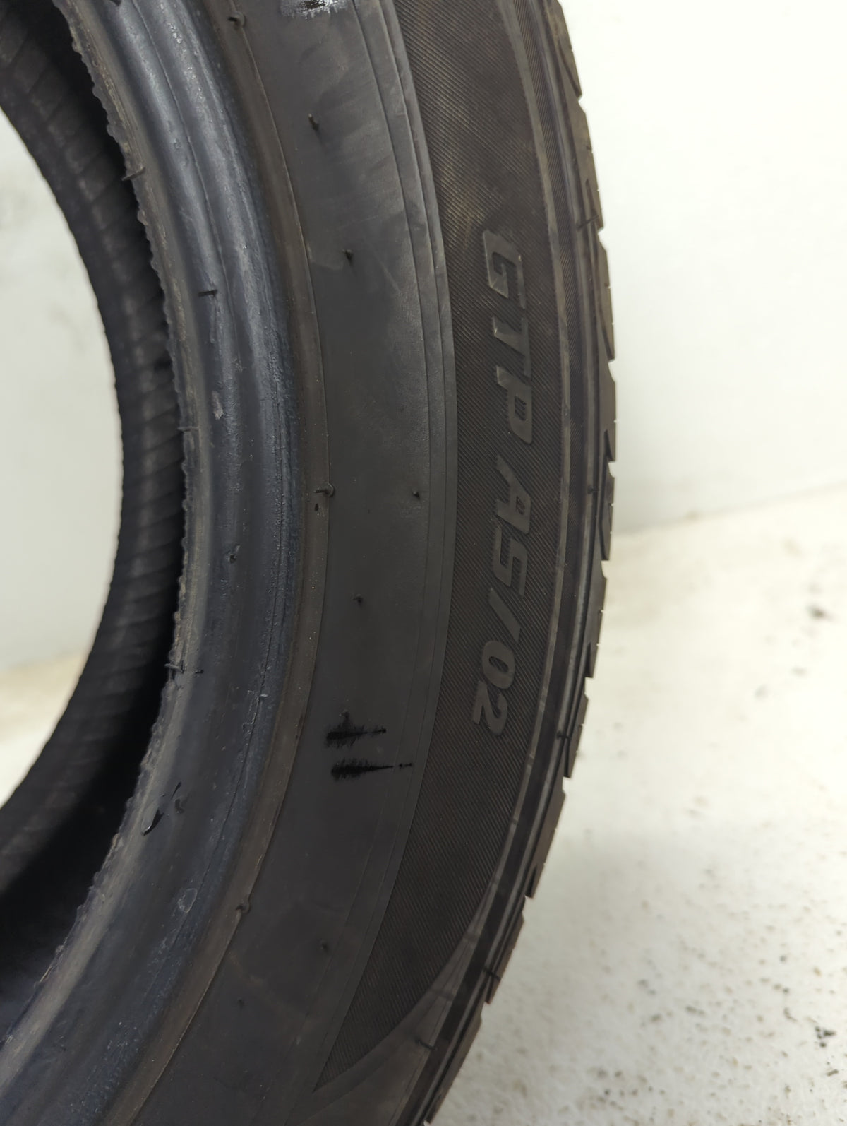 Used Tire 225/50R17 ROAD HUGGER GTP AS/02 98V - Tread Depth 8/32 - Oemusedautoparts1.com