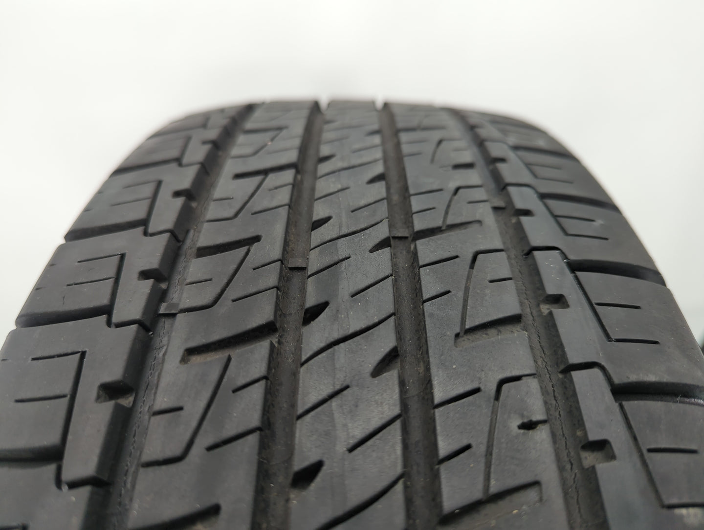 Used Tire 225/65R17 GOODYEAR ASSURANCE MAXLIFE 102H All Season - 9/32 - Oemusedautoparts1.com