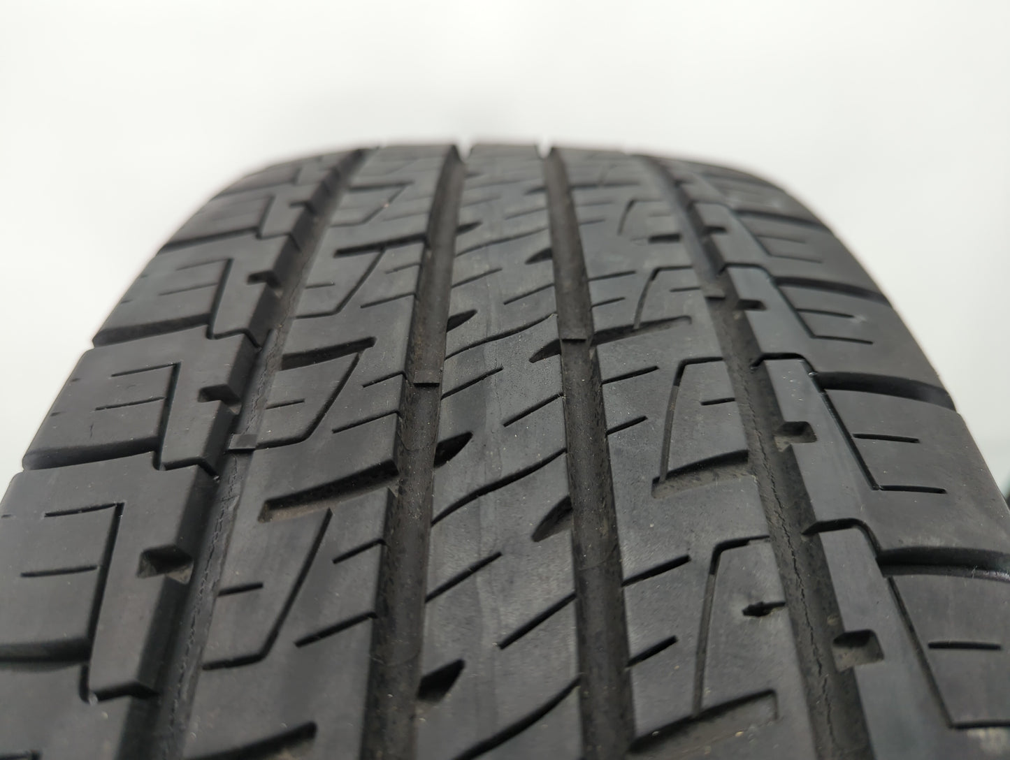 Used Tire 225/65R17 GOODYEAR ASSURANCE MAXLIFE 102H All Season - 9/32 - Oemusedautoparts1.com