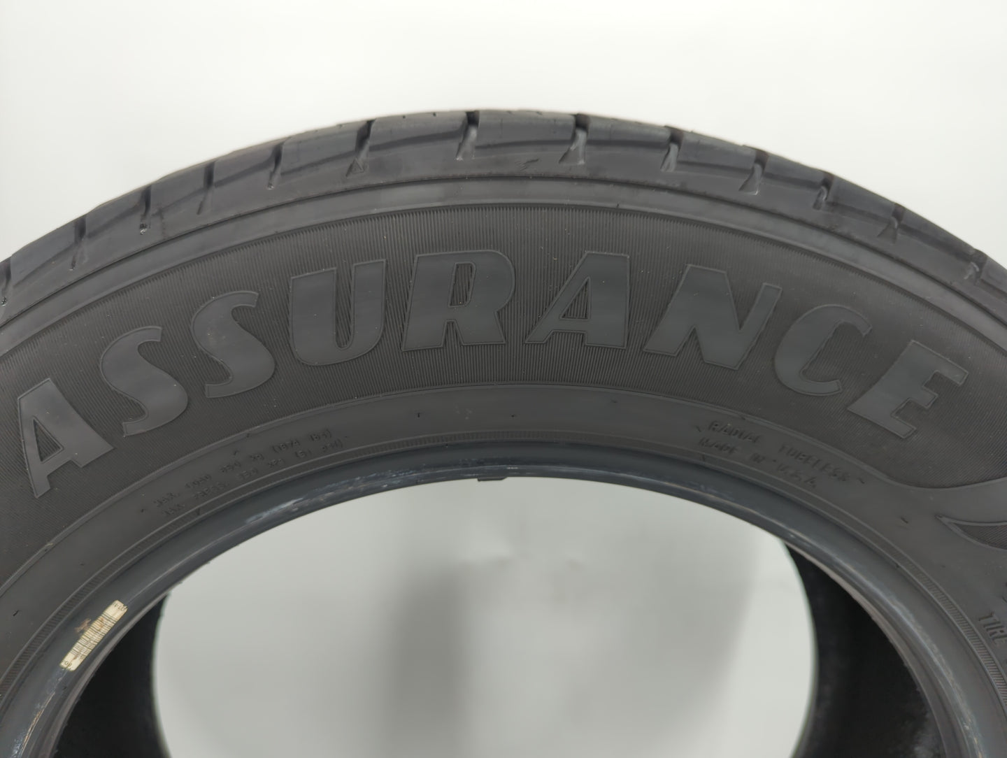 Used Tire 225/65R17 GOODYEAR ASSURANCE MAXLIFE 102H All Season - 9/32 - Oemusedautoparts1.com