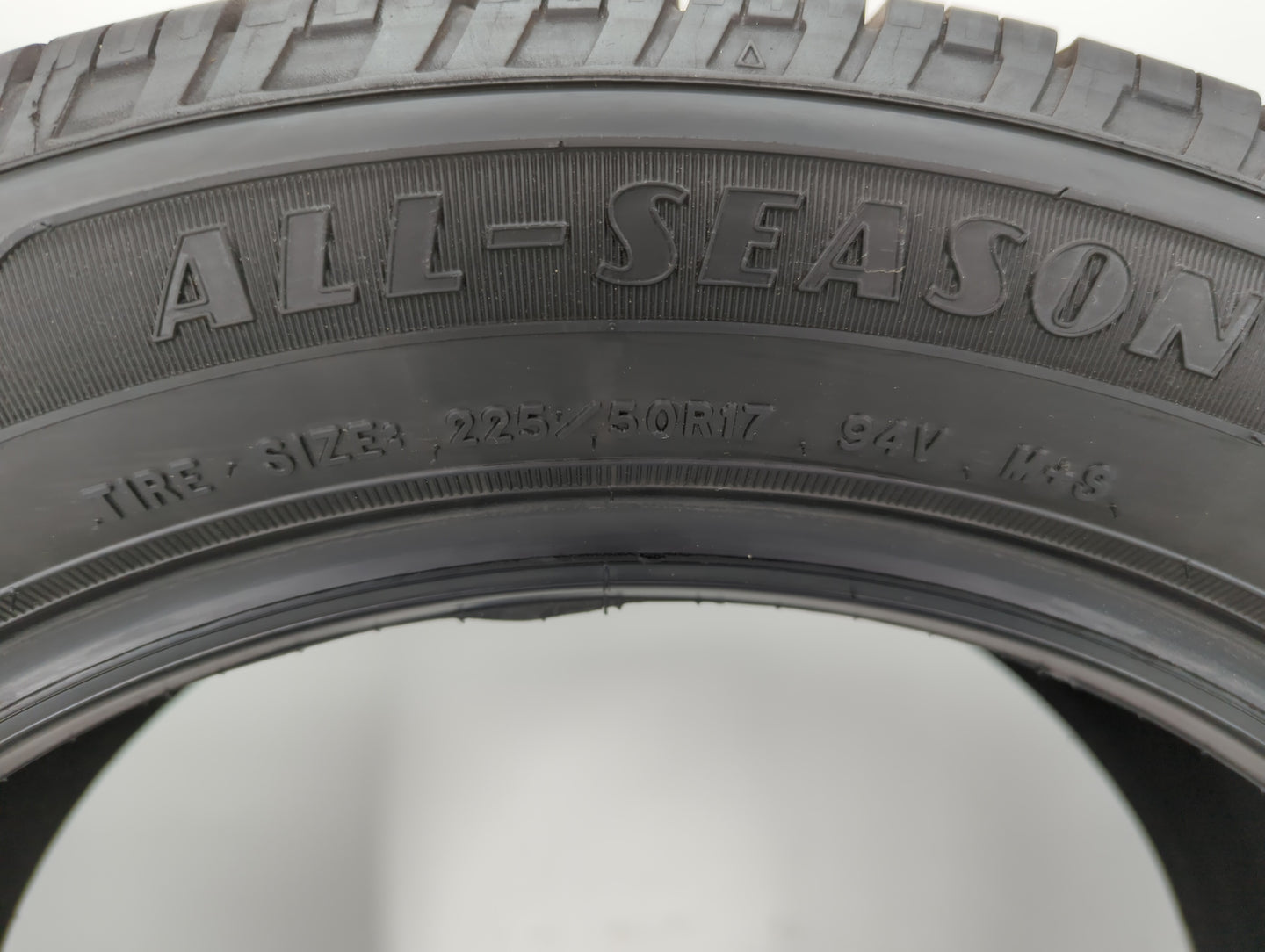 Used Tire 225/50R17 GOODYEAR RELIANT ALL SEASON 94V All Season - 9/32 - Oemusedautoparts1.com