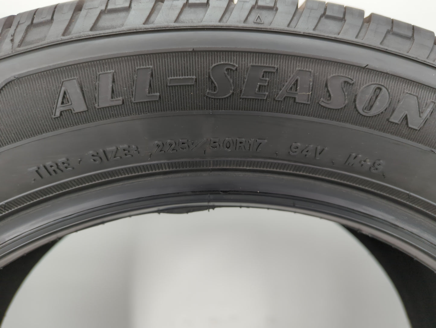 Used Tire 225/50R17 GOODYEAR RELIANT ALL SEASON 94V All Season - 9/32 - Oemusedautoparts1.com