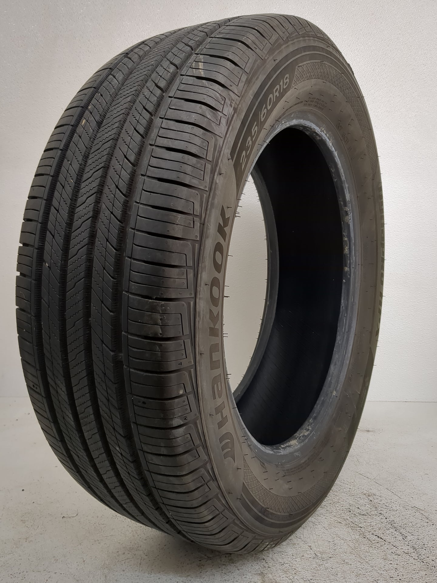 Used Tire 235/60R18 HANKOOK DYNAPRO HPX 107V - Tread Depth 9/32 - Oemusedautoparts1.com
