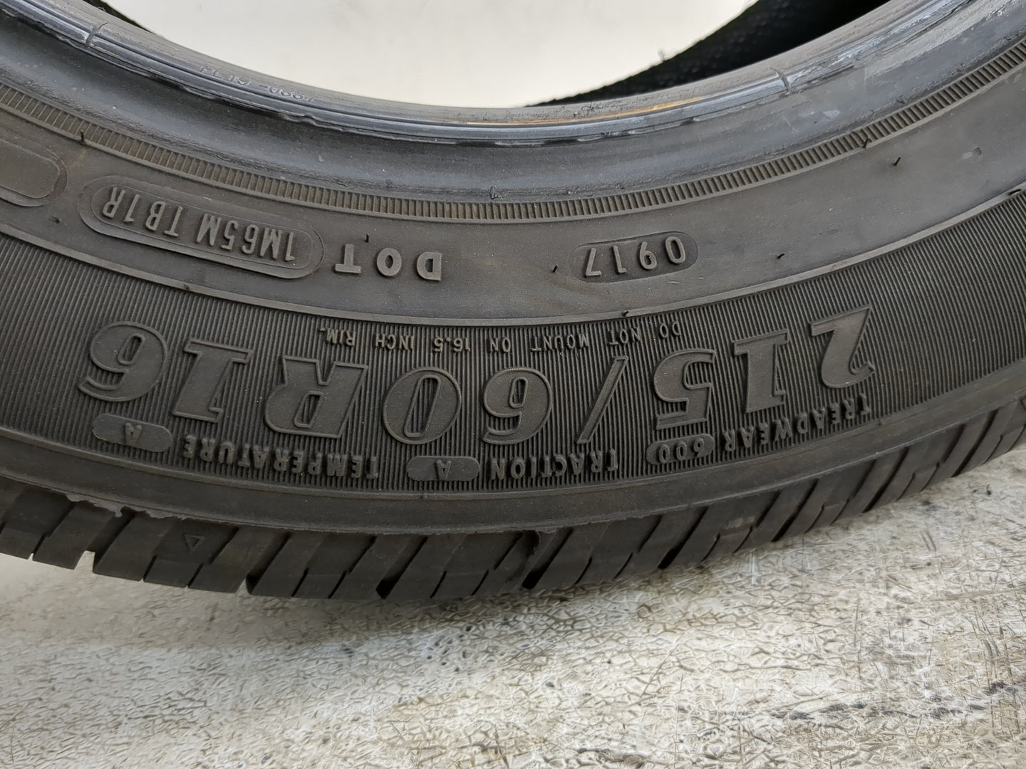 Used Tire 215/60R16 GOODYEAR RELIANT ALL SEASON 95V - Tread Depth 9.5/32 - Oemusedautoparts1.com