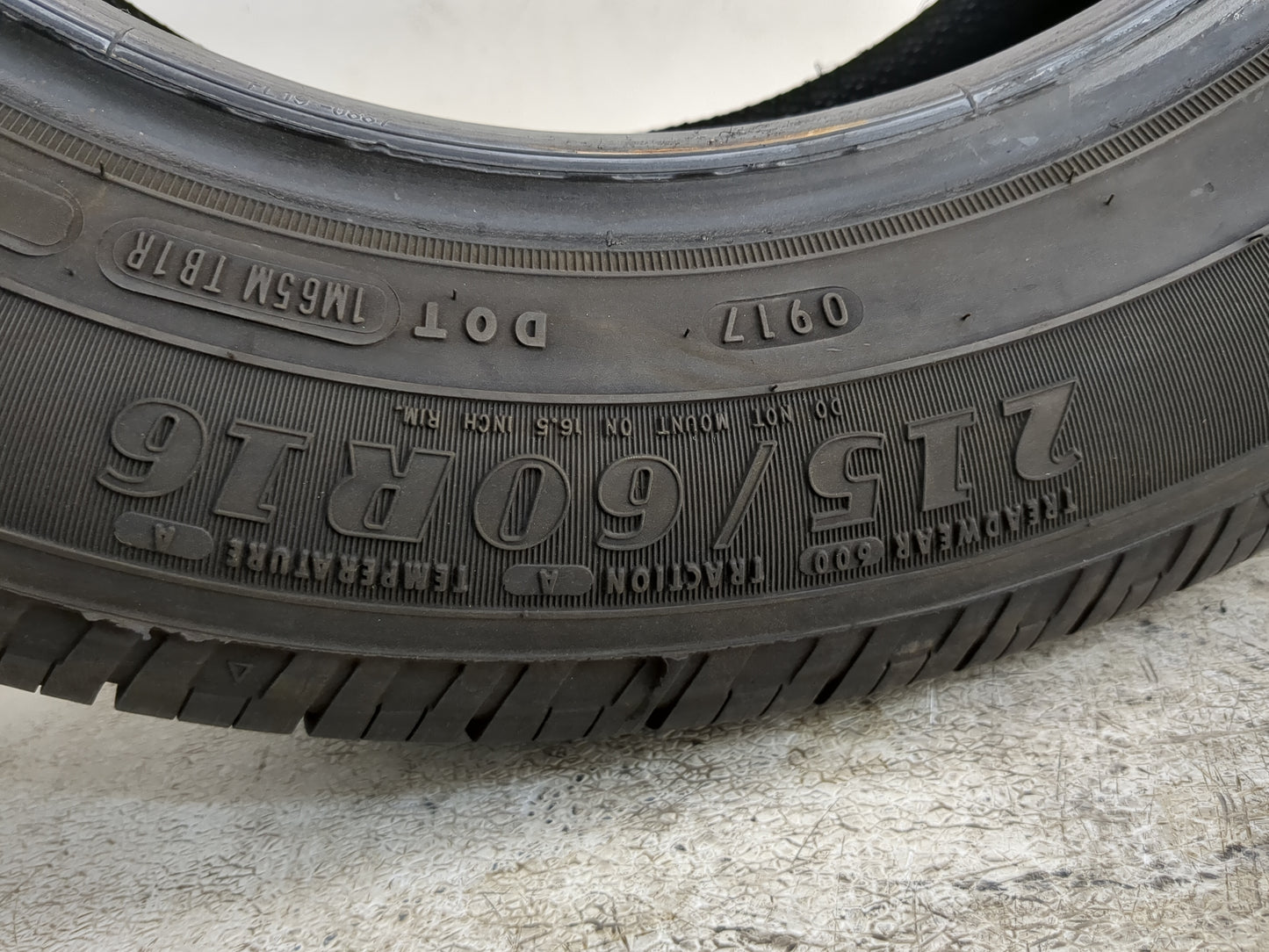 Used Tire 215/60R16 GOODYEAR RELIANT ALL SEASON 95V - Tread Depth 9.5/32 - Oemusedautoparts1.com