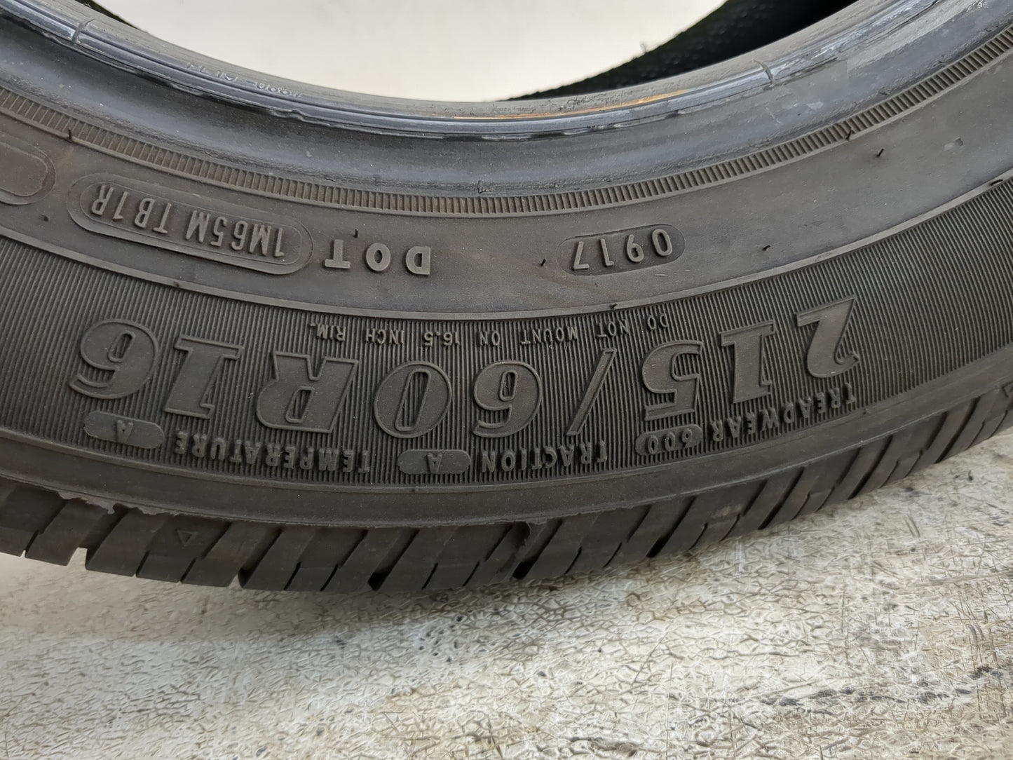 Used Tire 215/60R16 GOODYEAR RELIANT ALL SEASON 95V - Tread Depth 9.5/32 - Oemusedautoparts1.com