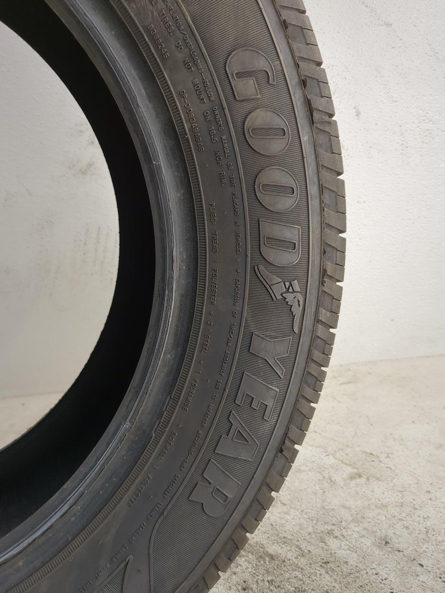 Used Tire 215/60R16 GOODYEAR RELIANT ALL SEASON 95V - Tread Depth 9.5/32 - Oemusedautoparts1.com