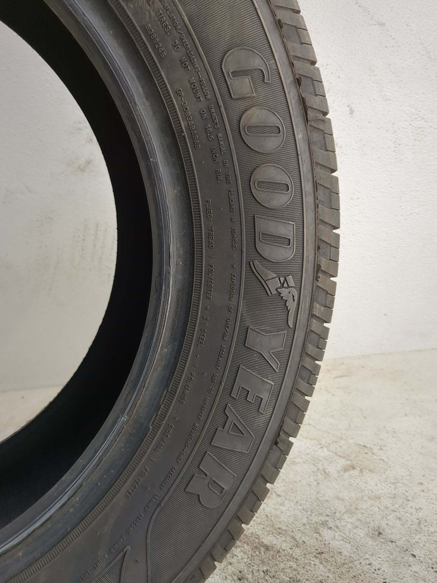 Used Tire 215/60R16 GOODYEAR RELIANT ALL SEASON 95V - Tread Depth 9.5/32 - Oemusedautoparts1.com