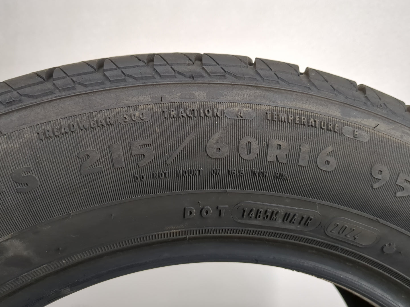 Used Tire 215/60R16 DOUGLAS TOURING A/S 95V - Tread Depth 7/32 - Oemusedautoparts1.com