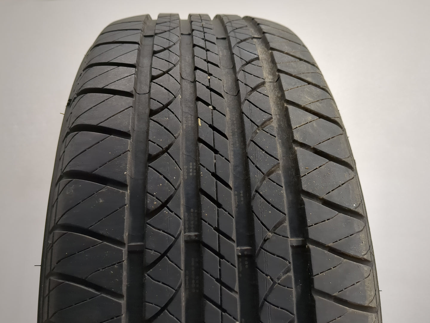 Used Tire 215/60R16 DOUGLAS TOURING A/S 95V - Tread Depth 7/32 - Oemusedautoparts1.com