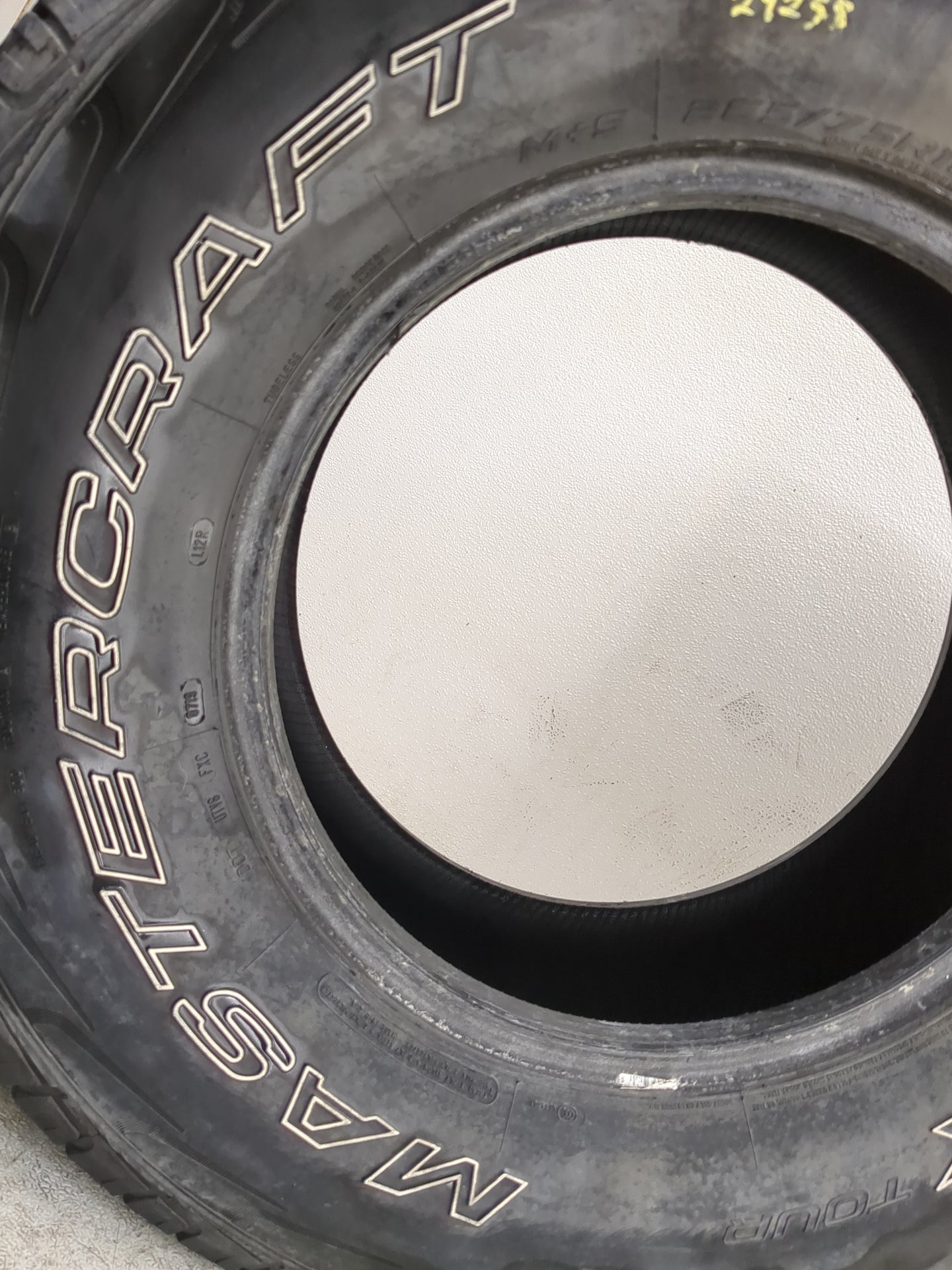 Used Tire 265/75R16 MASTERCRAFT COURSER HSX TOUR 116T - Tread Depth 9/32 - Oemusedautoparts1.com