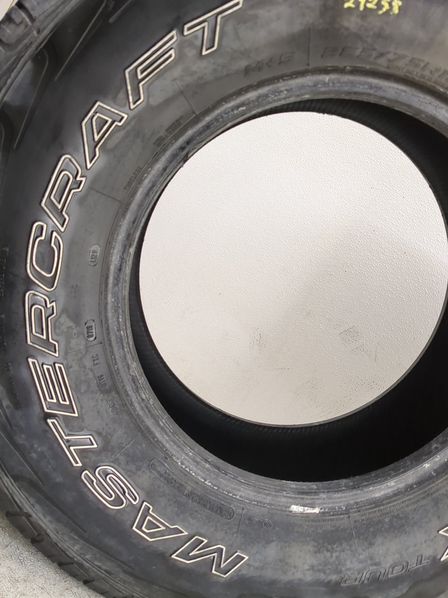 Used Tire 265/75R16 MASTERCRAFT COURSER HSX TOUR 116T - Tread Depth 9/32 - Oemusedautoparts1.com