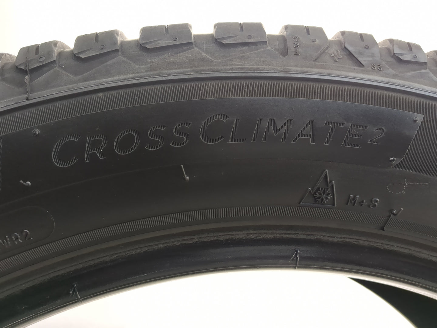 Used Tire 235/50R18 MICHELIN CROSS CLIMATE 2 97H - Tread Depth 9/32 - Oemusedautoparts1.com