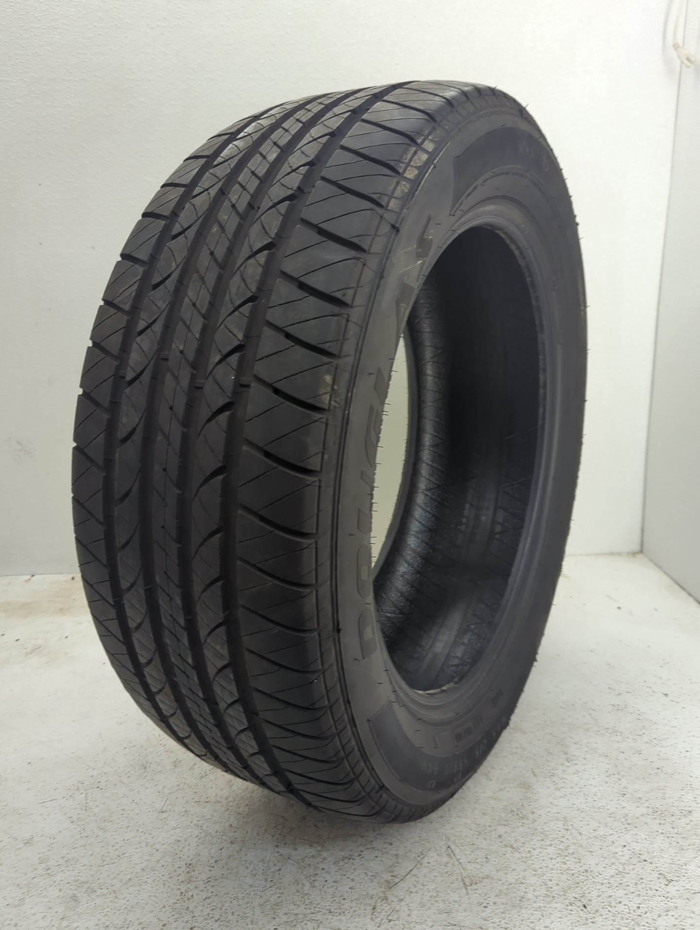 Used Tire 215/55R17 DOUGLAS TOURING A/S 94V - Tread Depth 7/32 - Oemusedautoparts1.com