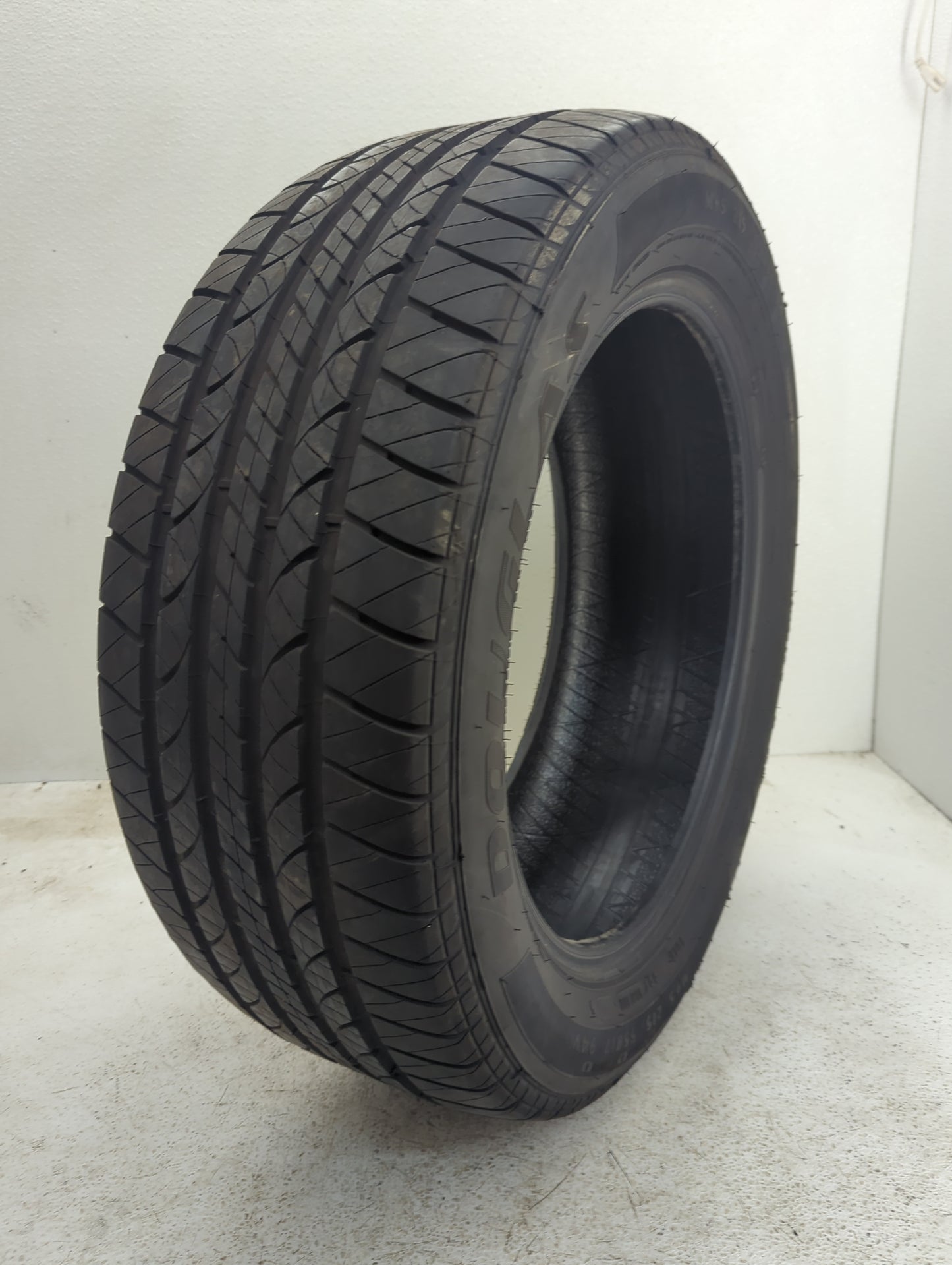Used Tire 215/55R17 DOUGLAS TOURING A/S 94V - Tread Depth 7/32 - Oemusedautoparts1.com