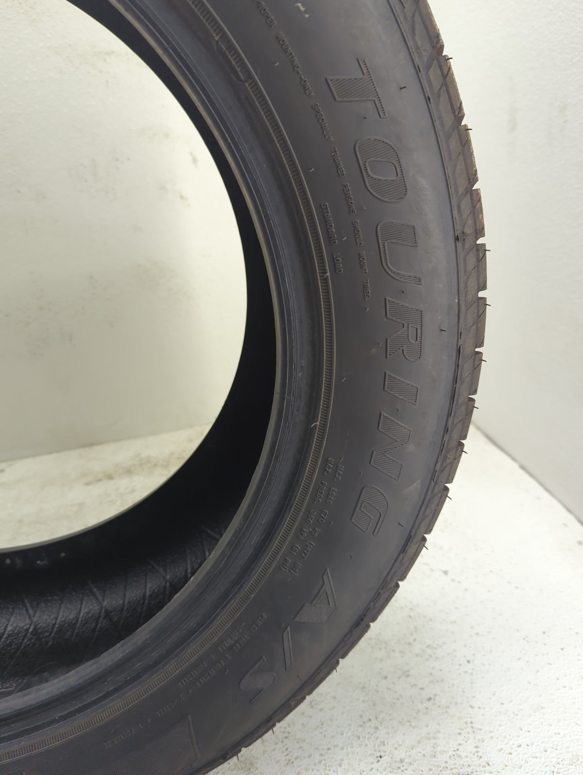 Used Tire 215/55R17 DOUGLAS TOURING A/S 94V - Tread Depth 7/32 - Oemusedautoparts1.com