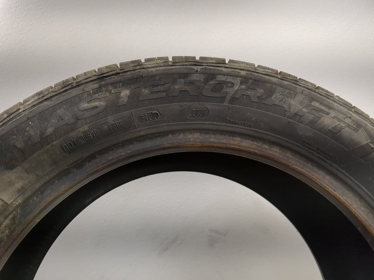 Used Tire 225/50R17 MASTERCRAFT STRATUS AS 94V - Tread Depth 8/32 - Oemusedautoparts1.com