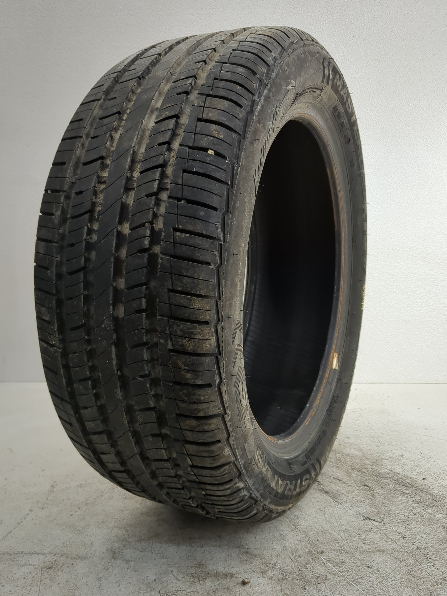 Used Tire 225/50R17 MASTERCRAFT STRATUS AS 94V - Tread Depth 8/32 - Oemusedautoparts1.com