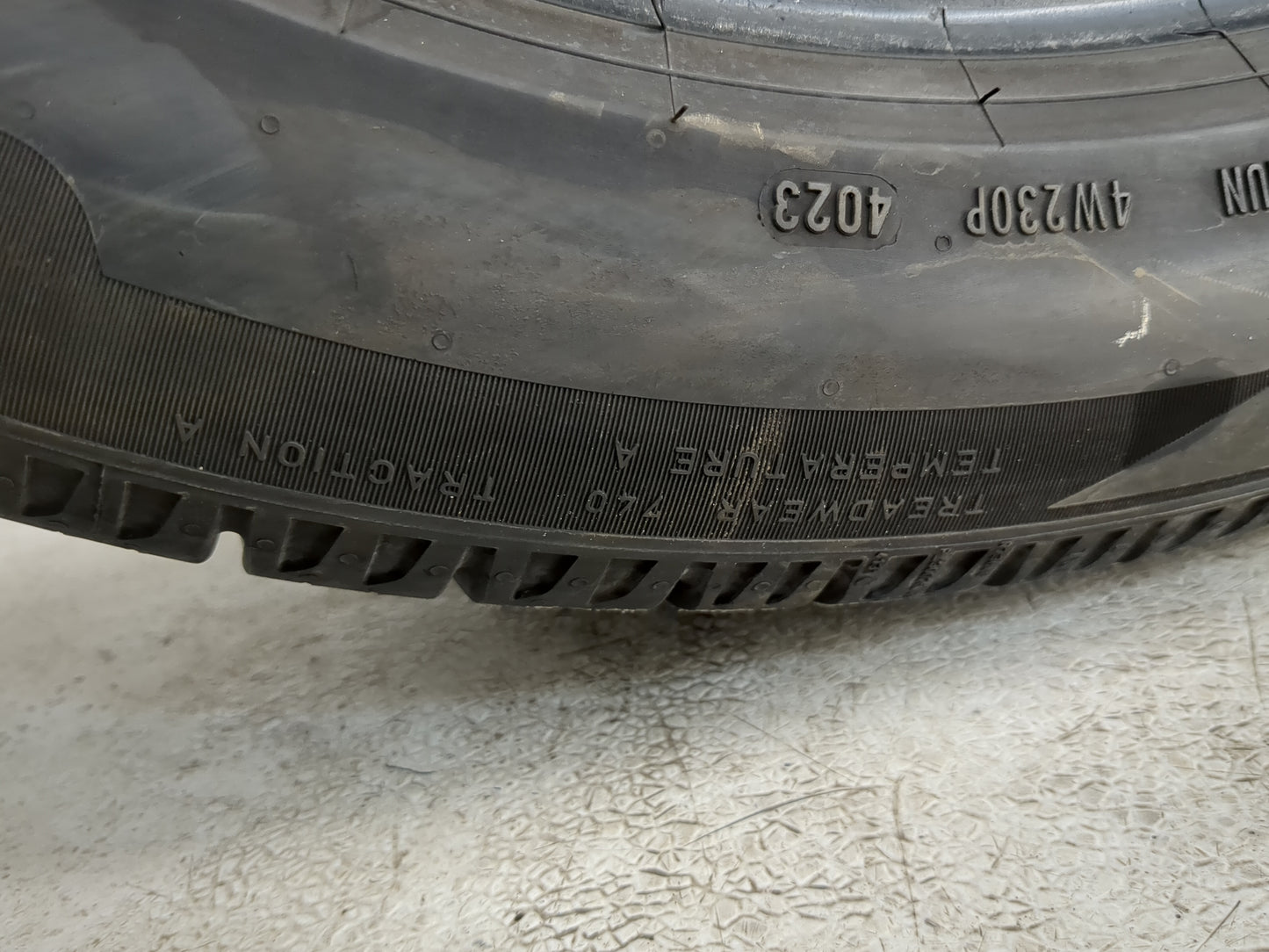 Used Tire 235/50R18 FIRELLI P7 AS PLUS 3 97V - Tread Depth 10/32 - Oemusedautoparts1.com