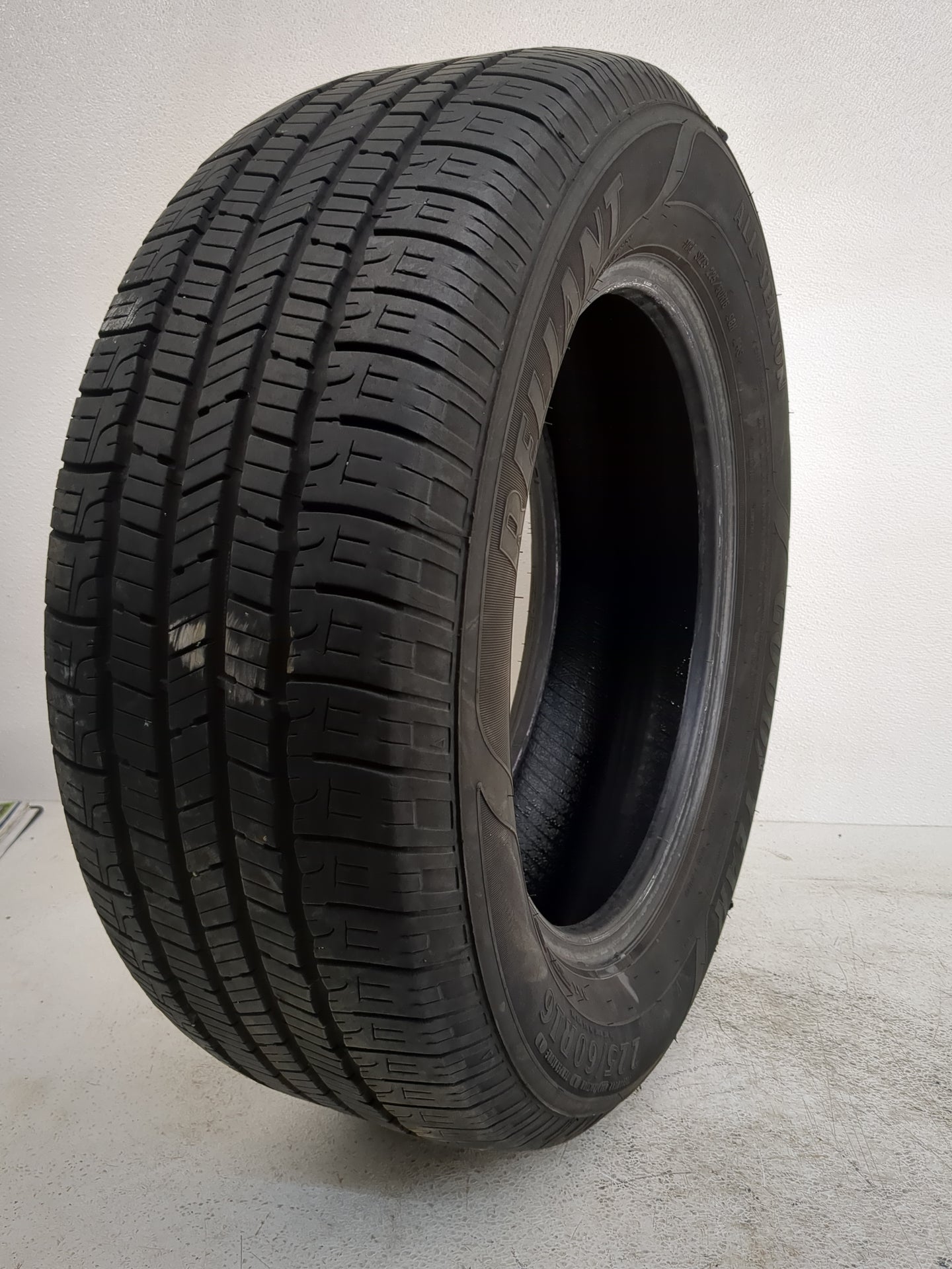 Used Tire 225/60R16 GOODYEAR RELIANT ALL SEASON 98H - Tread Depth 7/32 - Oemusedautoparts1.com