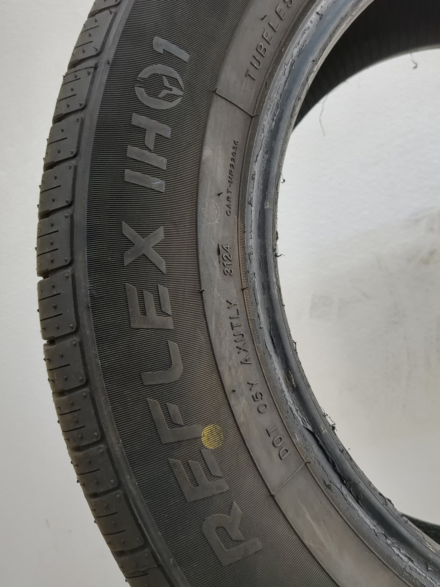 Used Tire 215/60R16 IRONHEAD REFLEX IHO1 95V - Tread Depth 8.5/32 - Oemusedautoparts1.com
