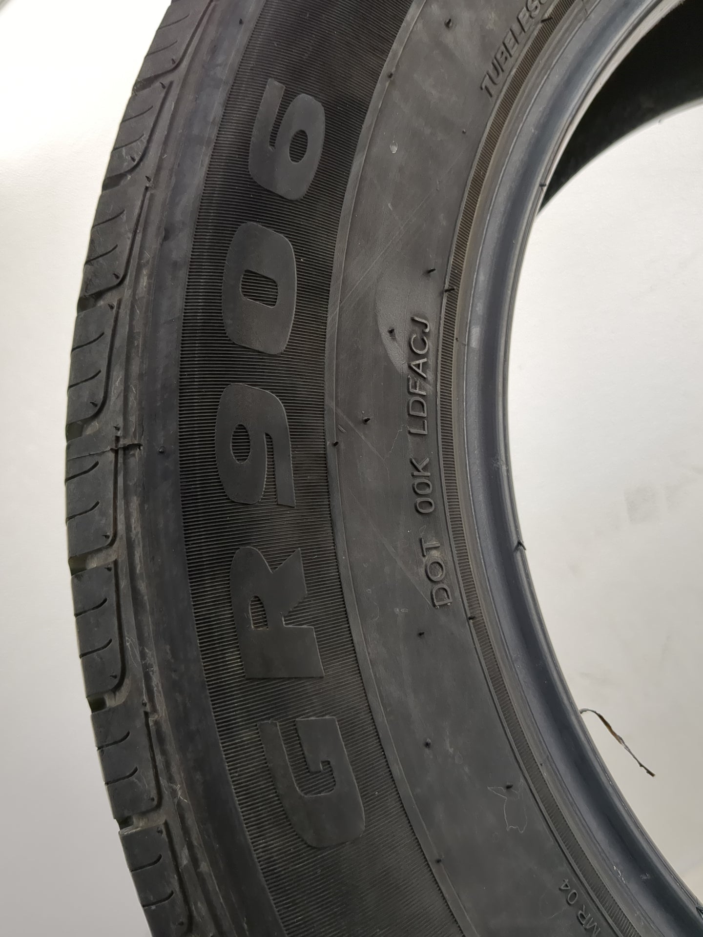 Used Tire 225/65R17 IRONMAN GR906 102H - Tread Depth 9.5/32 - Oemusedautoparts1.com
