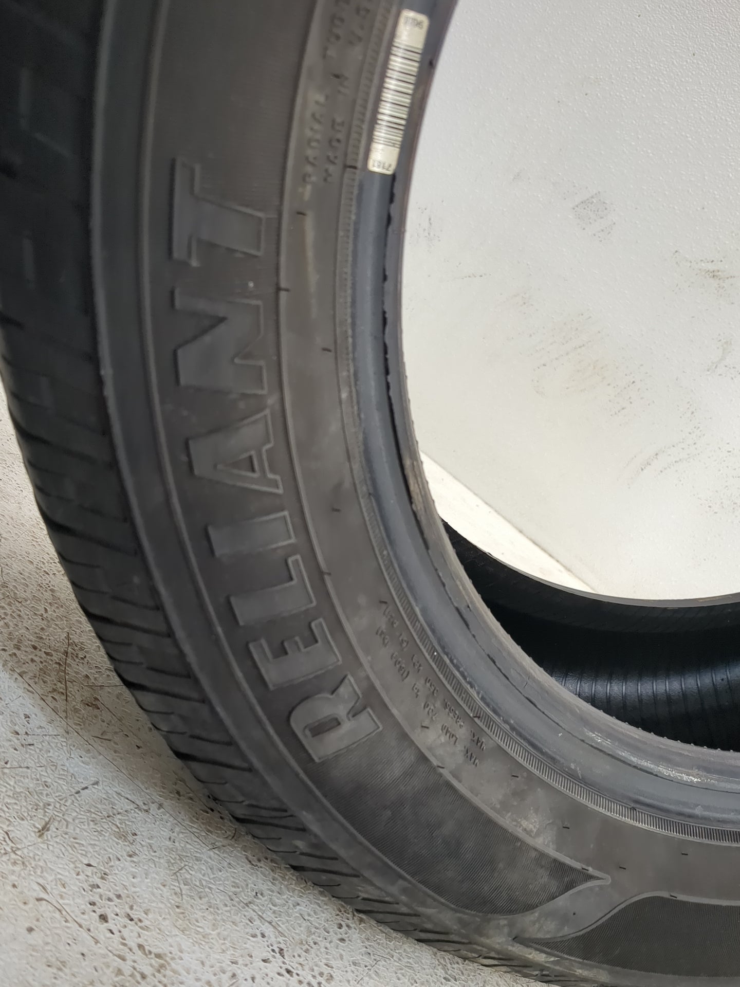 Used Tire 225/55R17 GOODYEAR RELIANT ALL SEASON 97V - Tread Depth 8/32 - Oemusedautoparts1.com