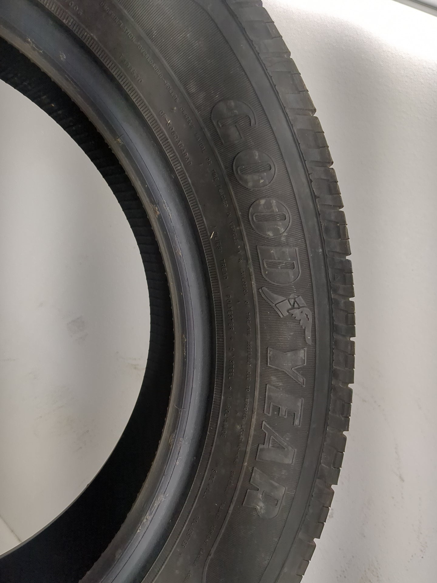 Used Tire 225/55R17 GOODYEAR RELIANT ALL SEASON 97V - Tread Depth 8/32 - Oemusedautoparts1.com