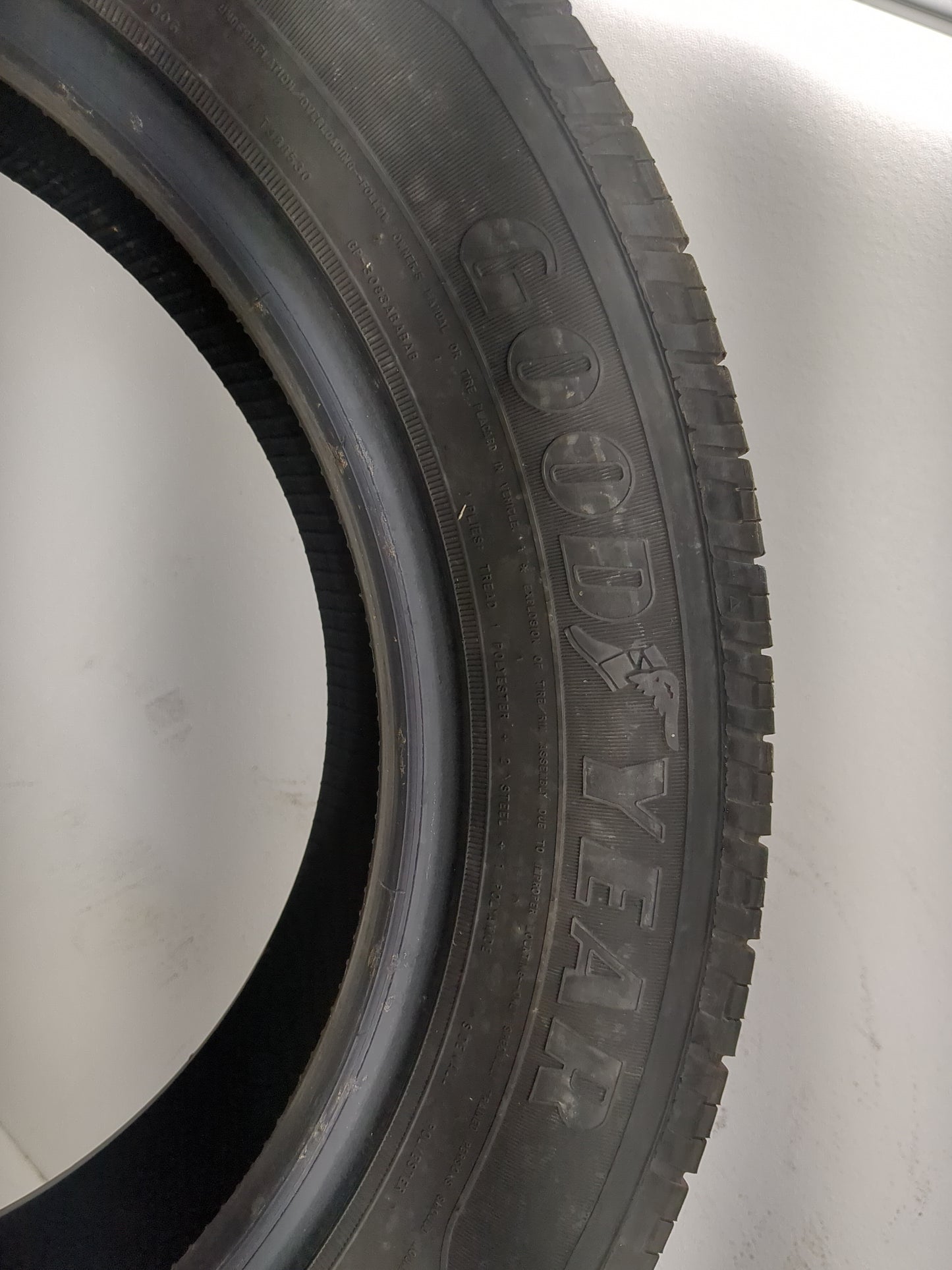 Used Tire 225/55R17 GOODYEAR RELIANT ALL SEASON 97V - Tread Depth 8/32 - Oemusedautoparts1.com