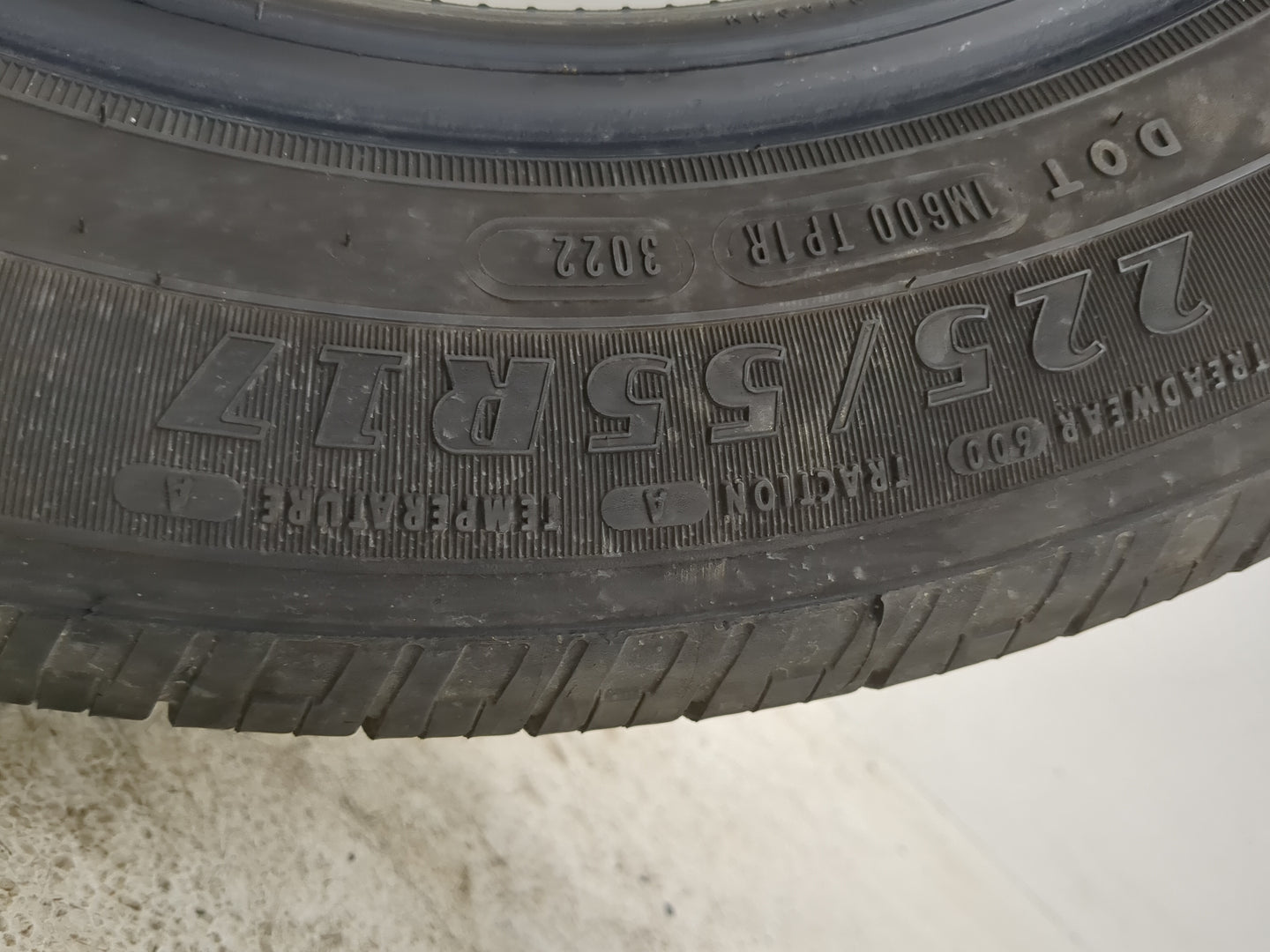Used Tire 225/55R17 GOODYEAR RELIANT ALL SEASON 97V - Tread Depth 8/32 - Oemusedautoparts1.com