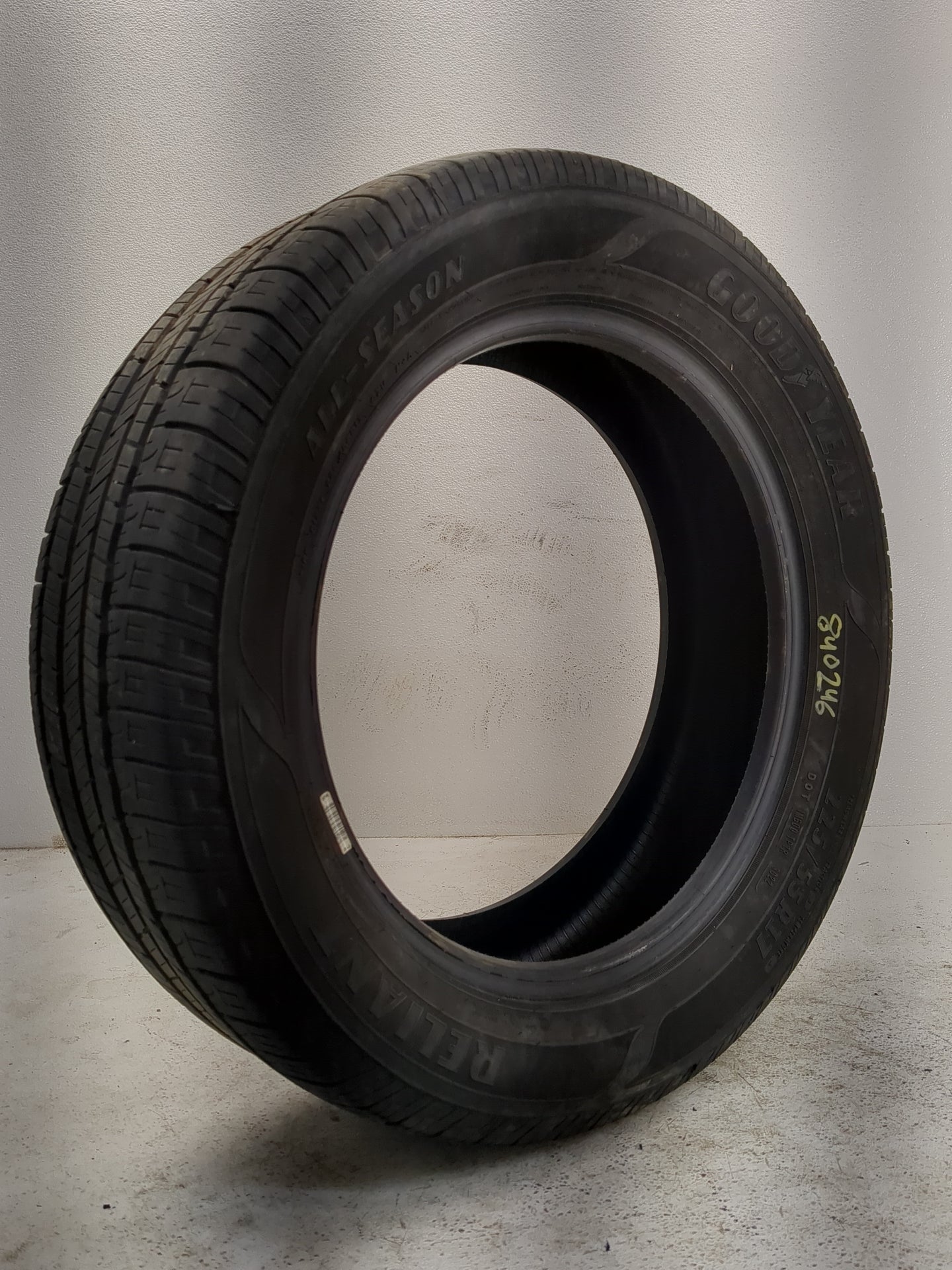Used Tire 225/55R17 GOODYEAR RELIANT ALL SEASON 97V - Tread Depth 8/32 - Oemusedautoparts1.com